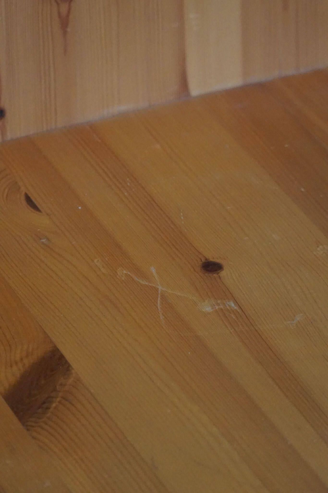 Set of 6 pine chairs