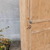 Armoire, bonnetière en bois naturel