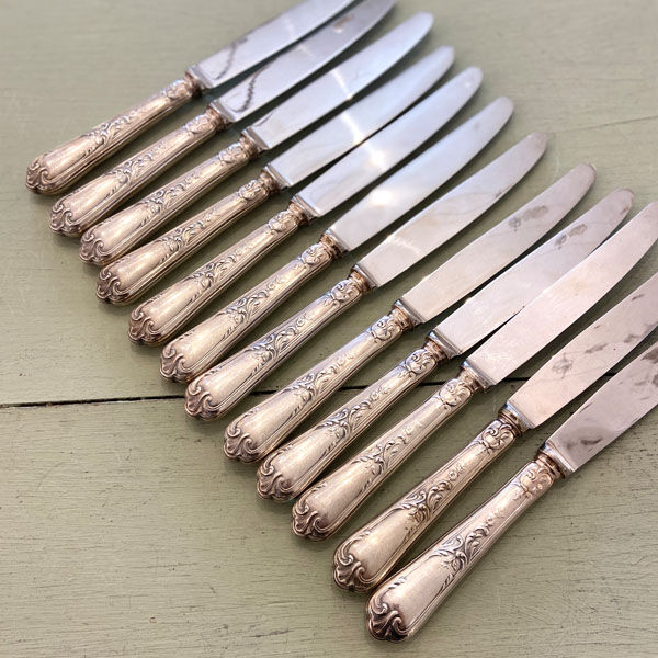 Series of 12 silver metal table knives, Ercuis Goldsmith