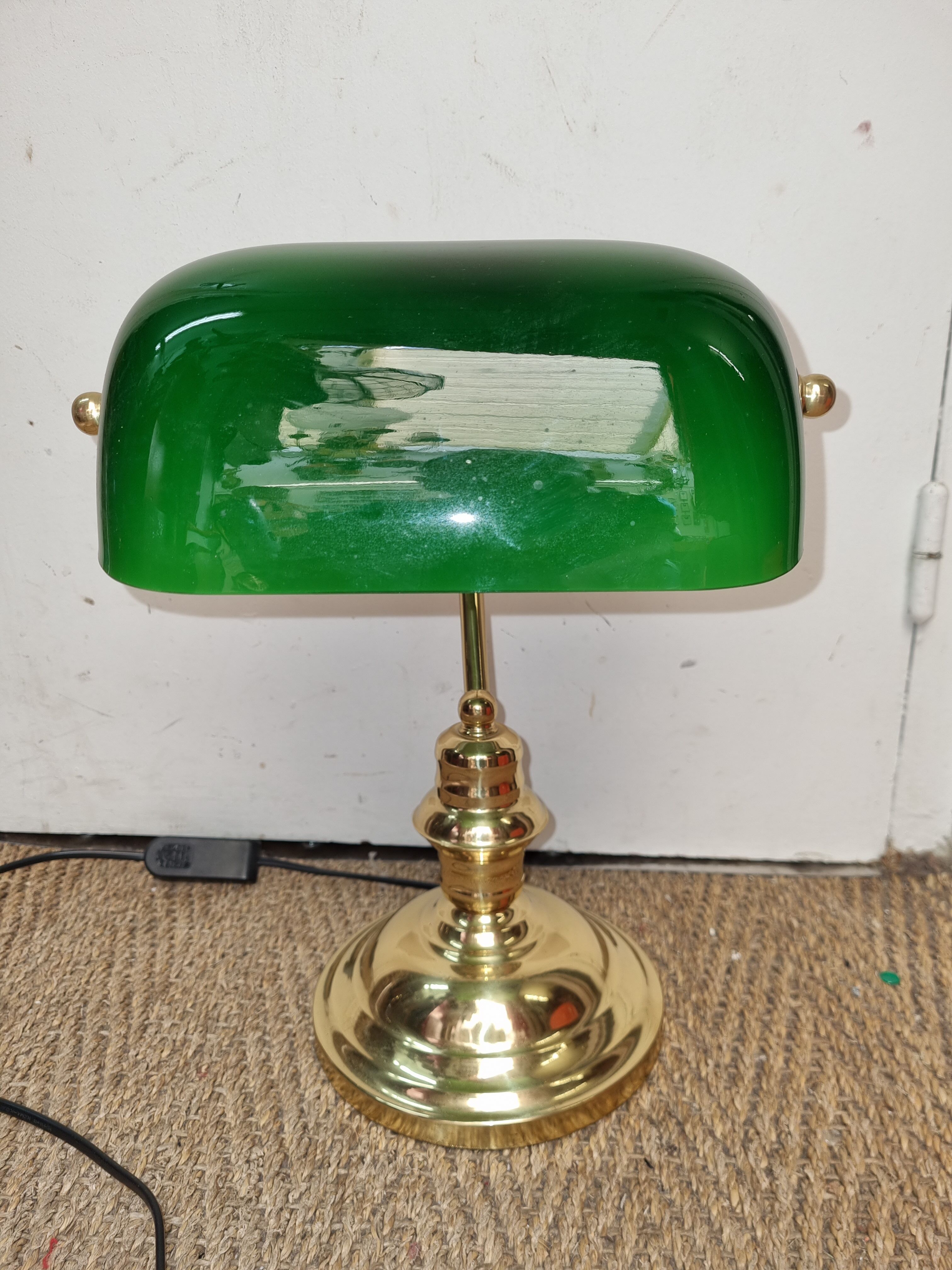 Green opaline banker lamp