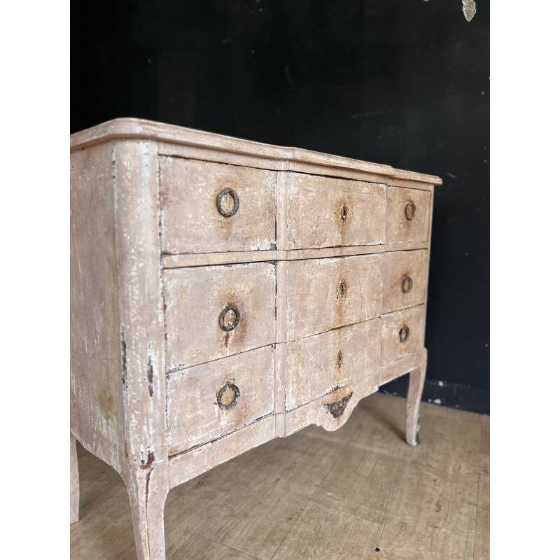 Distressed chest of drawers