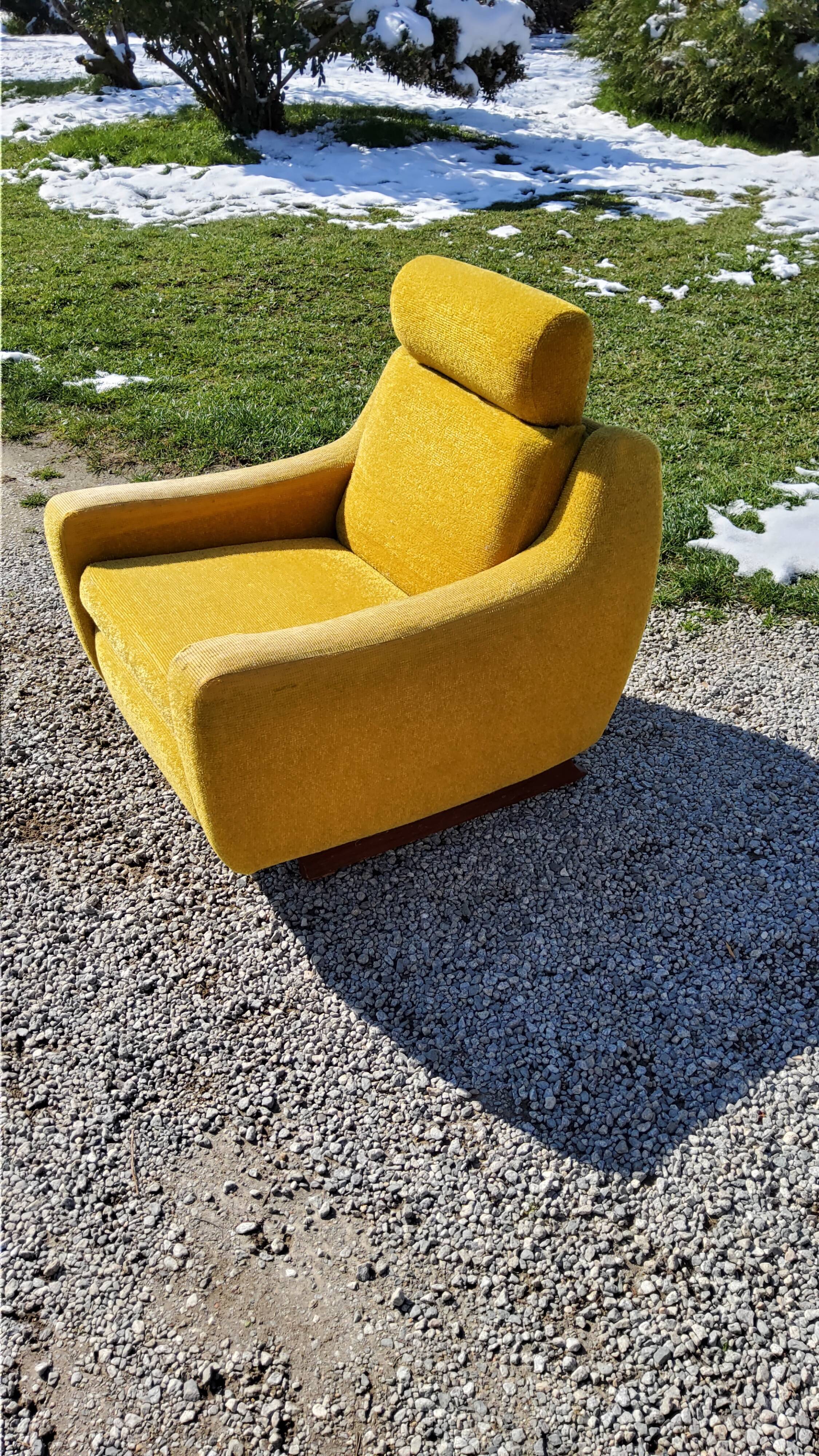 Armchair of the 70s velvet base sleigh in solid mahogany