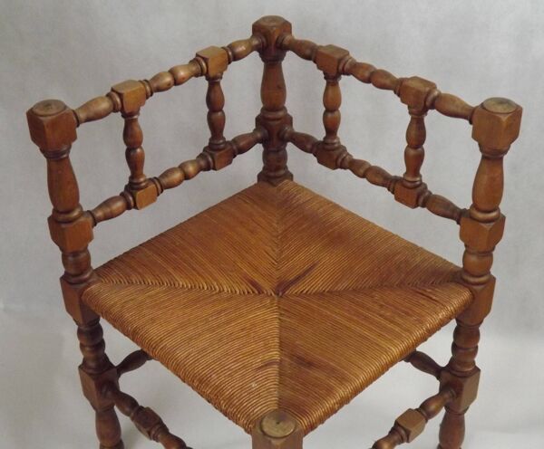 Chaise en bois française antique tournée avec siège en paille