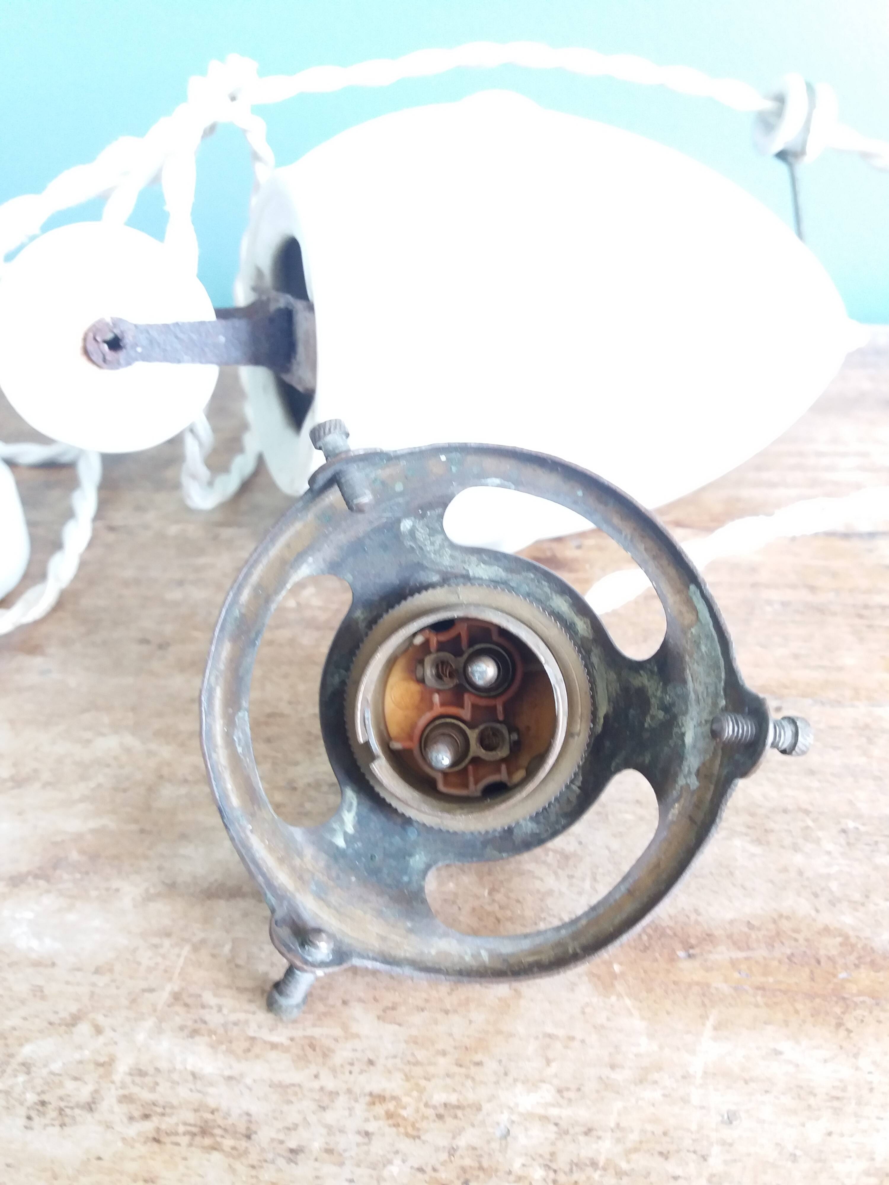 Adjustable "rise and fall" suspension, opaline and porcelain rise and fall