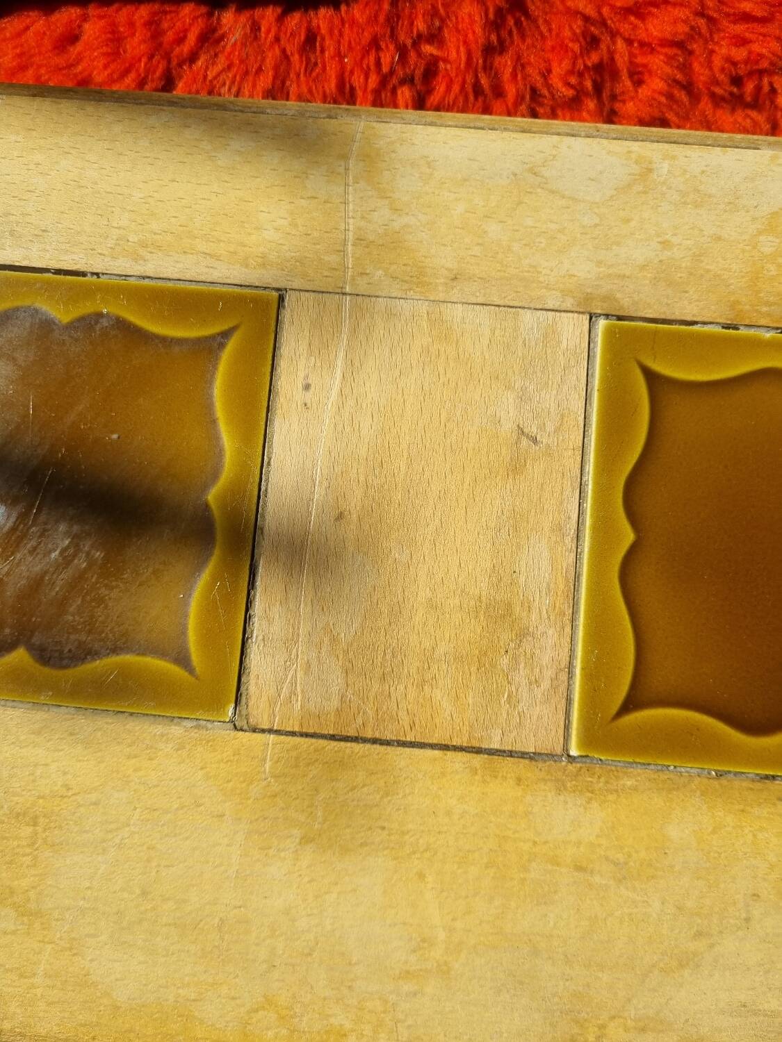 Vintage coffee table with tapered legs.