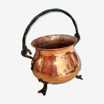 Tripod cauldron in hammered copper