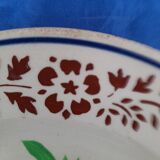 Opaque porcelain plate of Sarreguemines pattern vase of flowers diam 22 cm