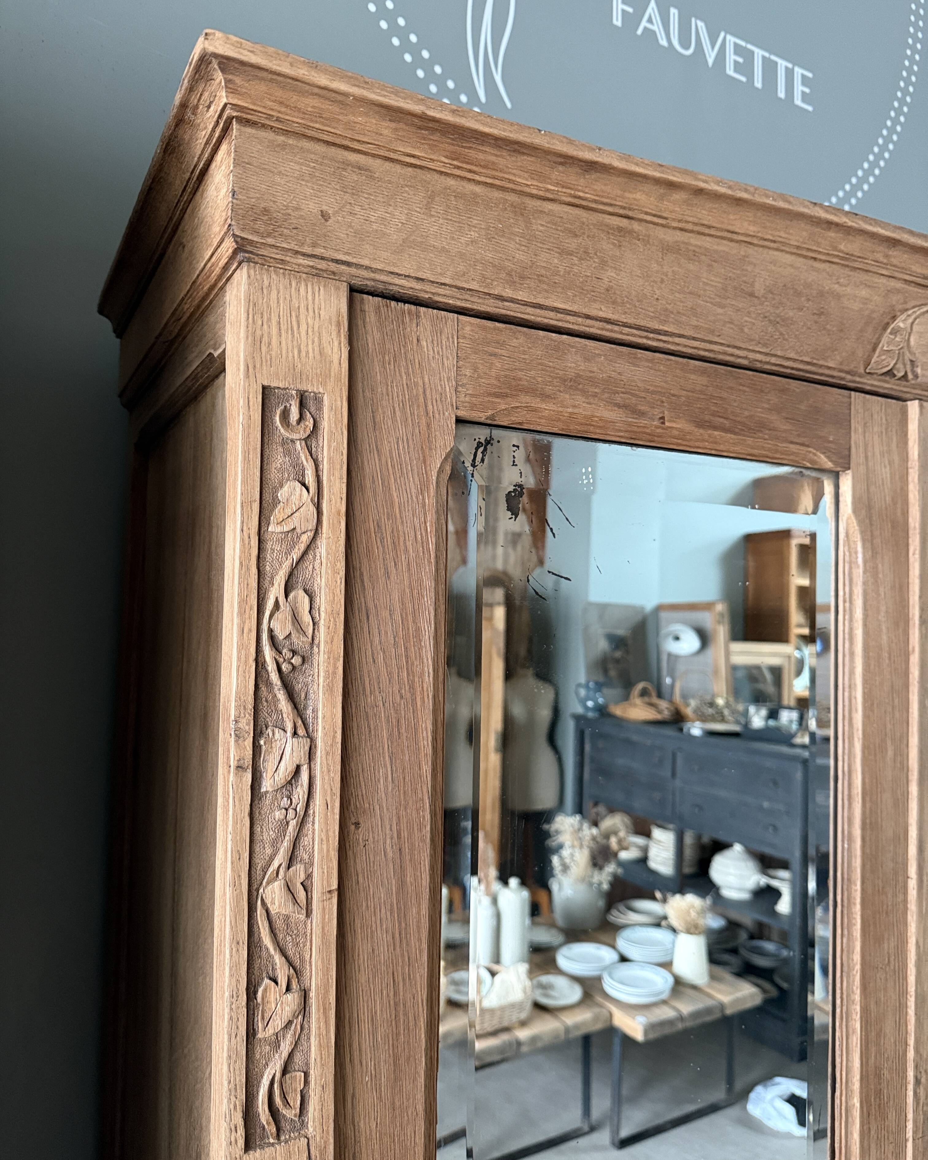 Large Art Nouveau wardrobe in solid oak (renovated)