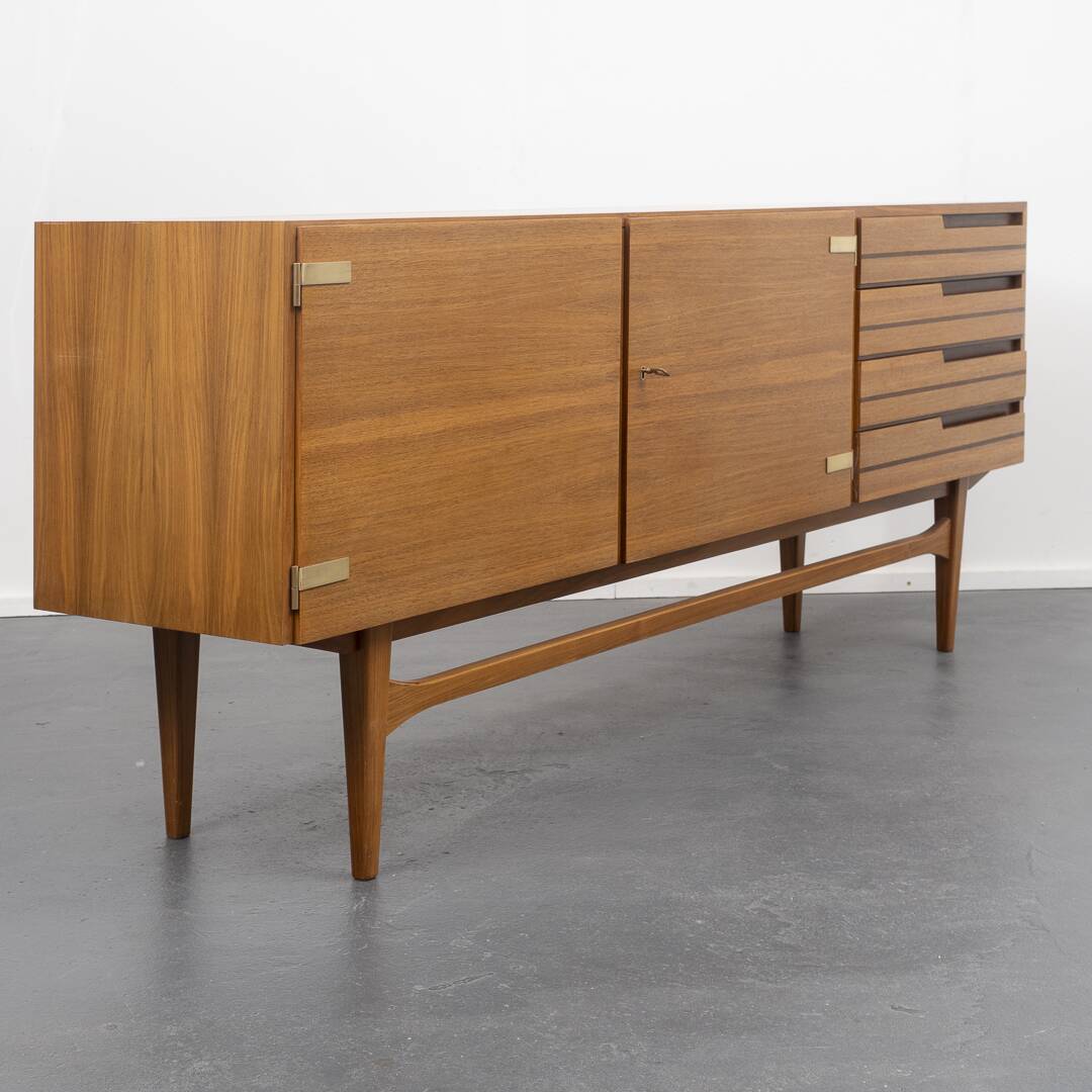 Enfilade années 60, bois de noyer, restaurée, 200cm