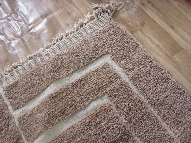Authentic traditional handwoven beni ourain rug, size 140/260 cm.