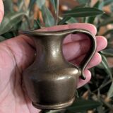 Petit pichet en bronze massif – style antique / oriental