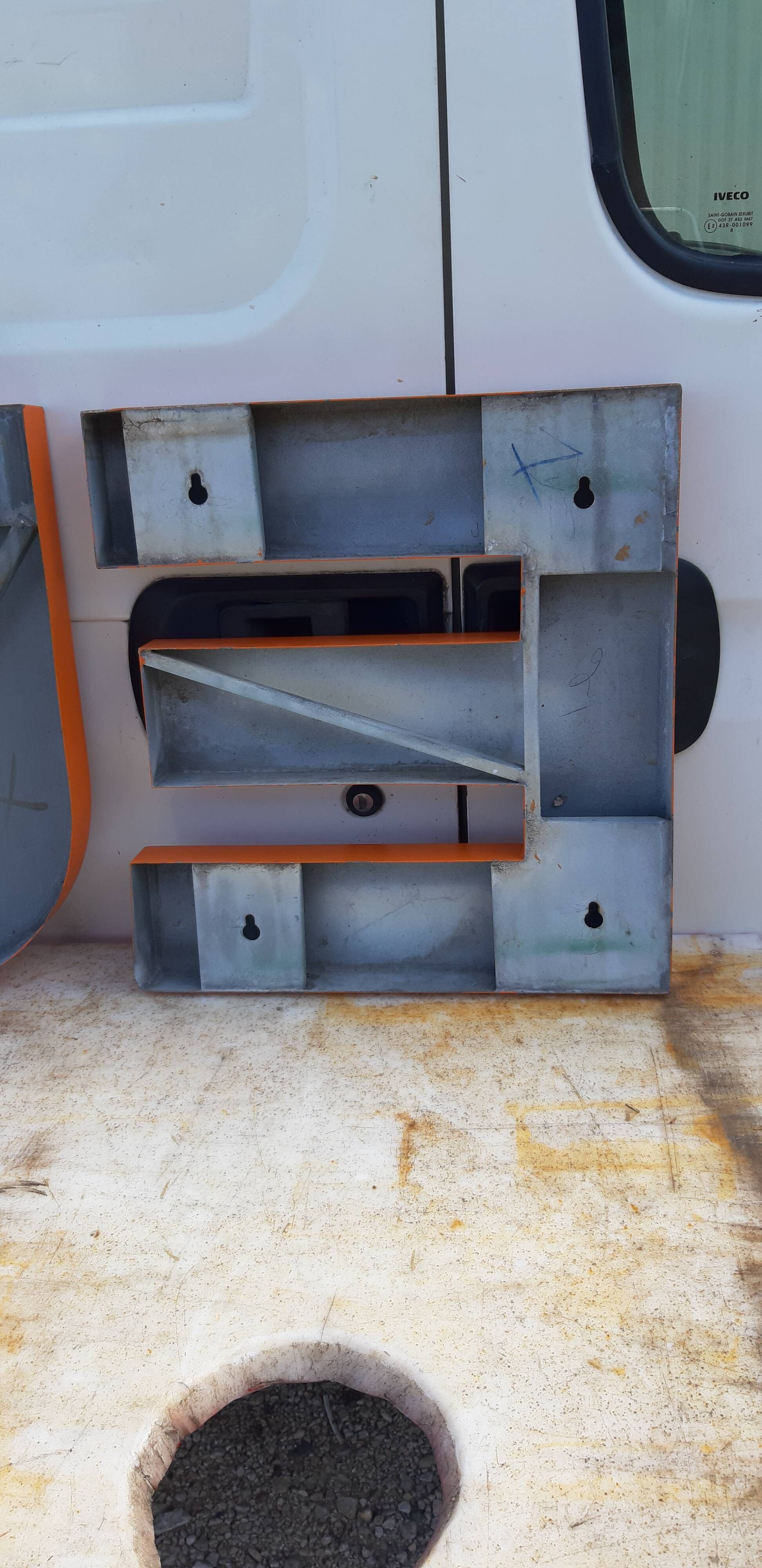 4 lettres industrielles des années 70 en aluminium
