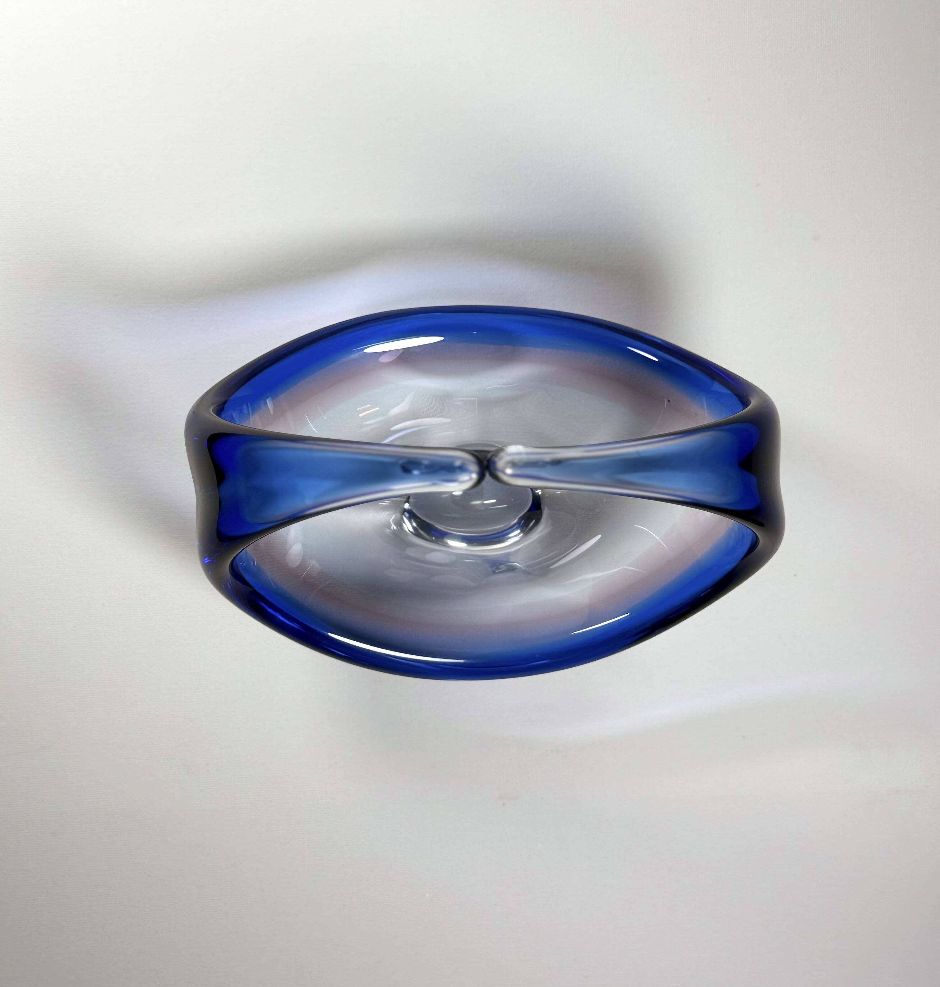 Blown glass bowl coupe Sommerso blue - Murano style 1960