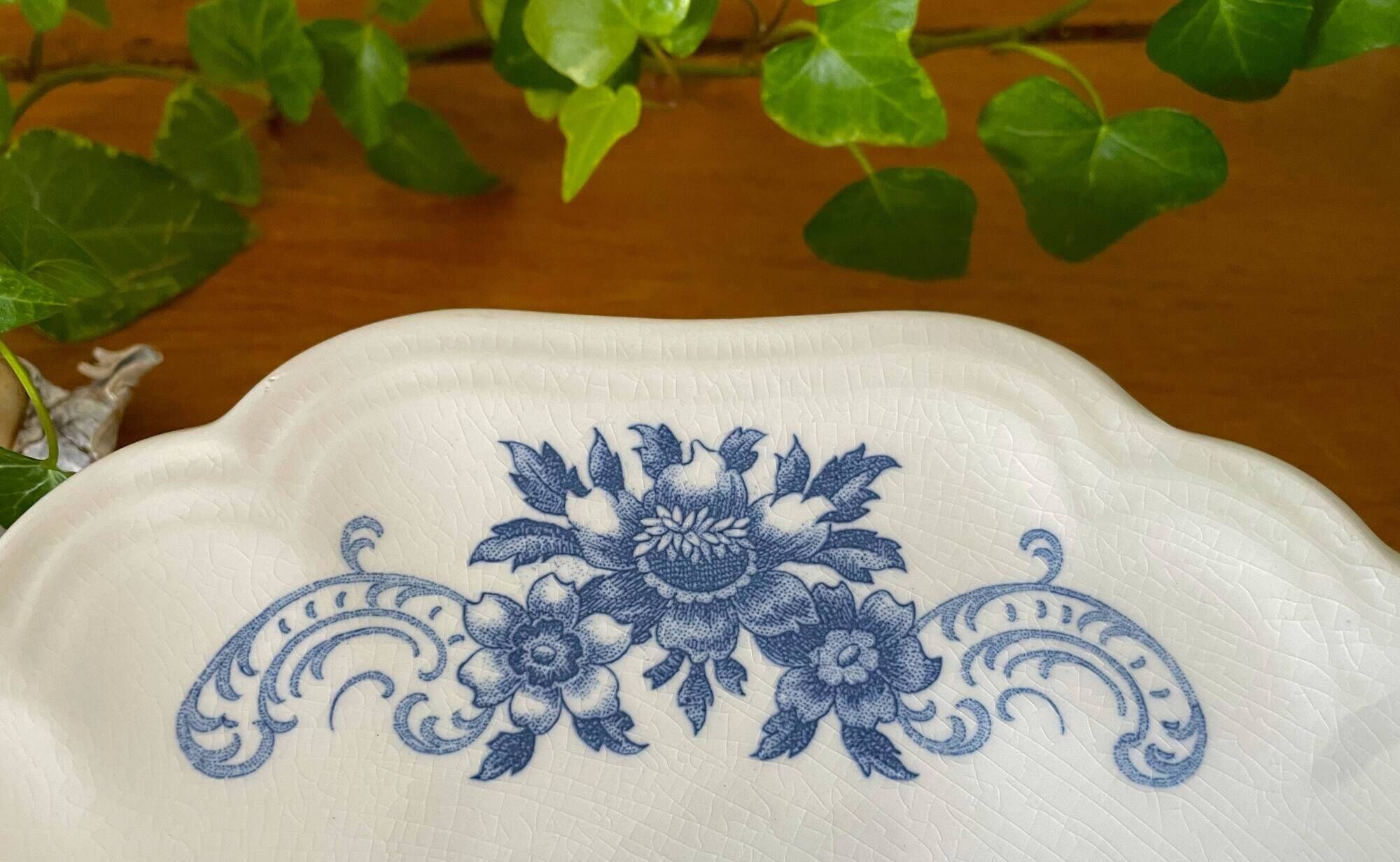 Antique pie dish in Sarreguemines faience.