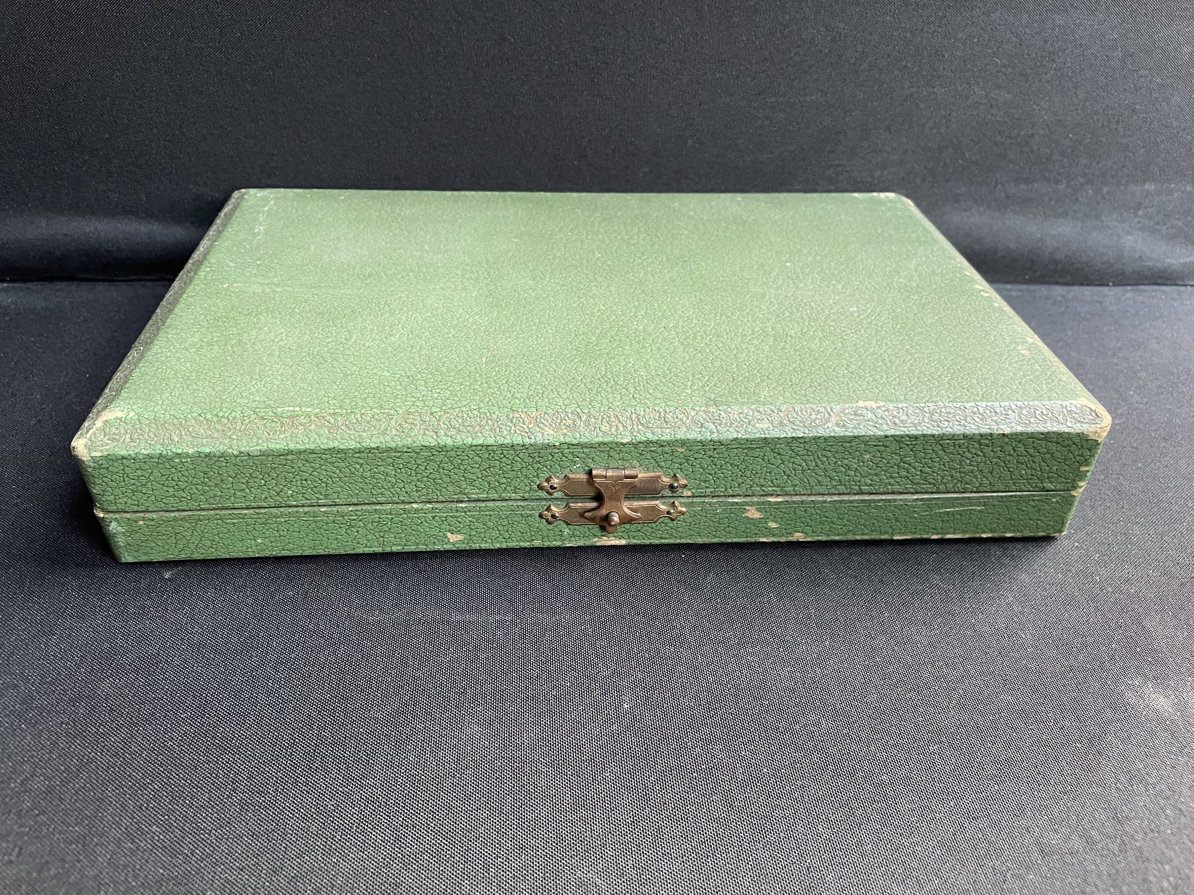 Covered strawberry service box