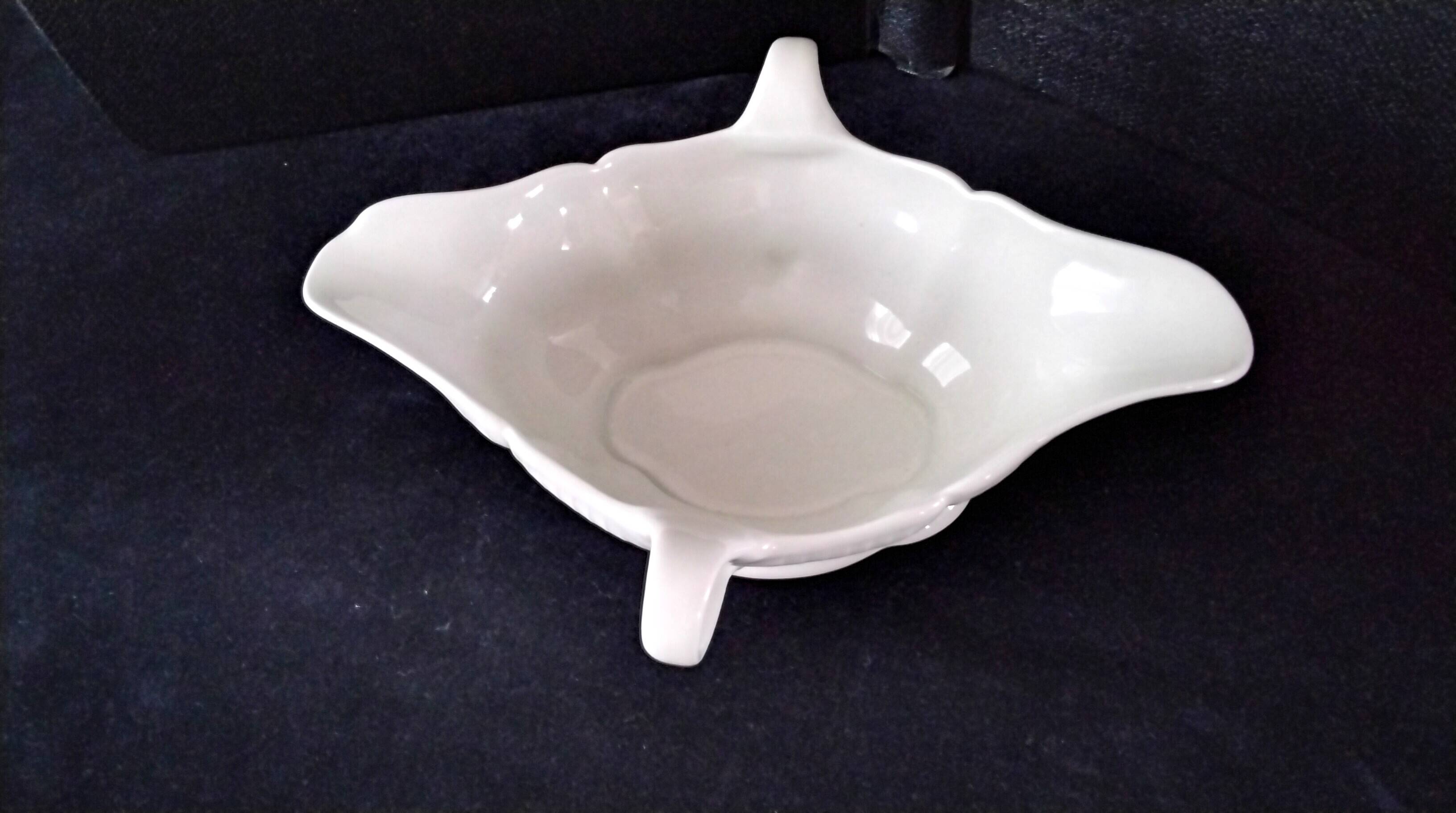 White porcelain sauce boat Pillivuyt