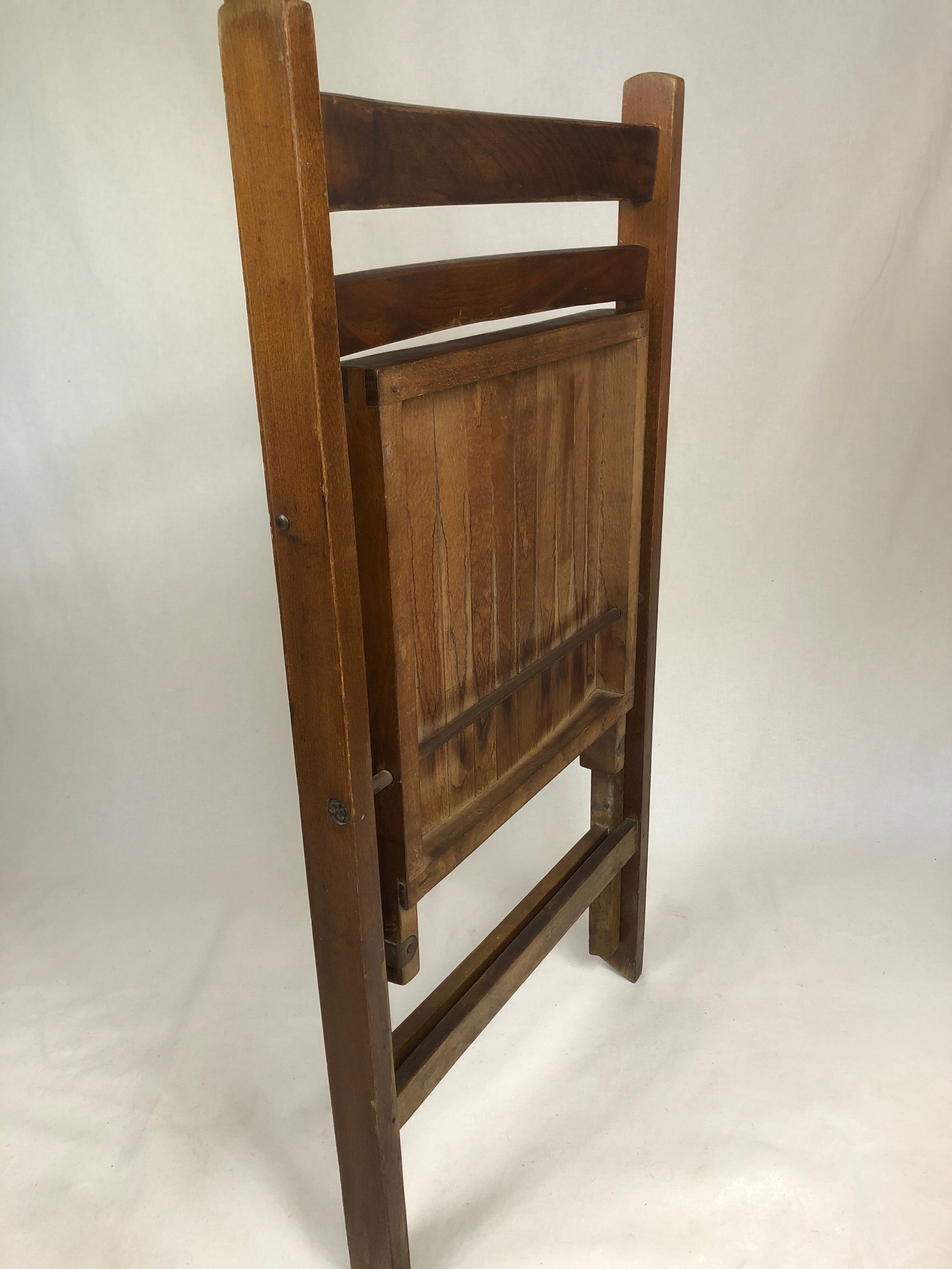 Folding chair in raw wood