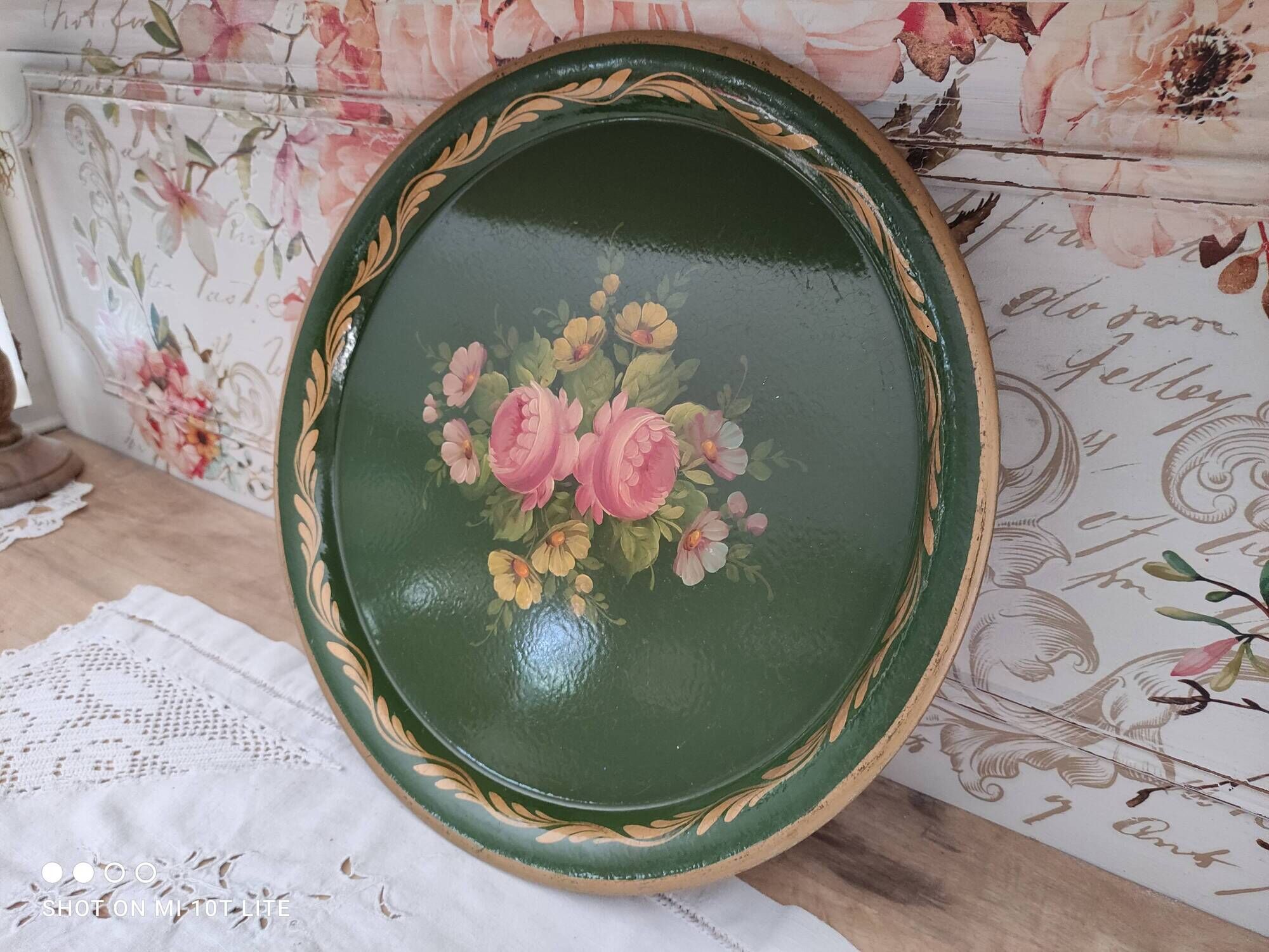 Russian tray in hand-painted sheet metal decoration old pink twigs and gilded border