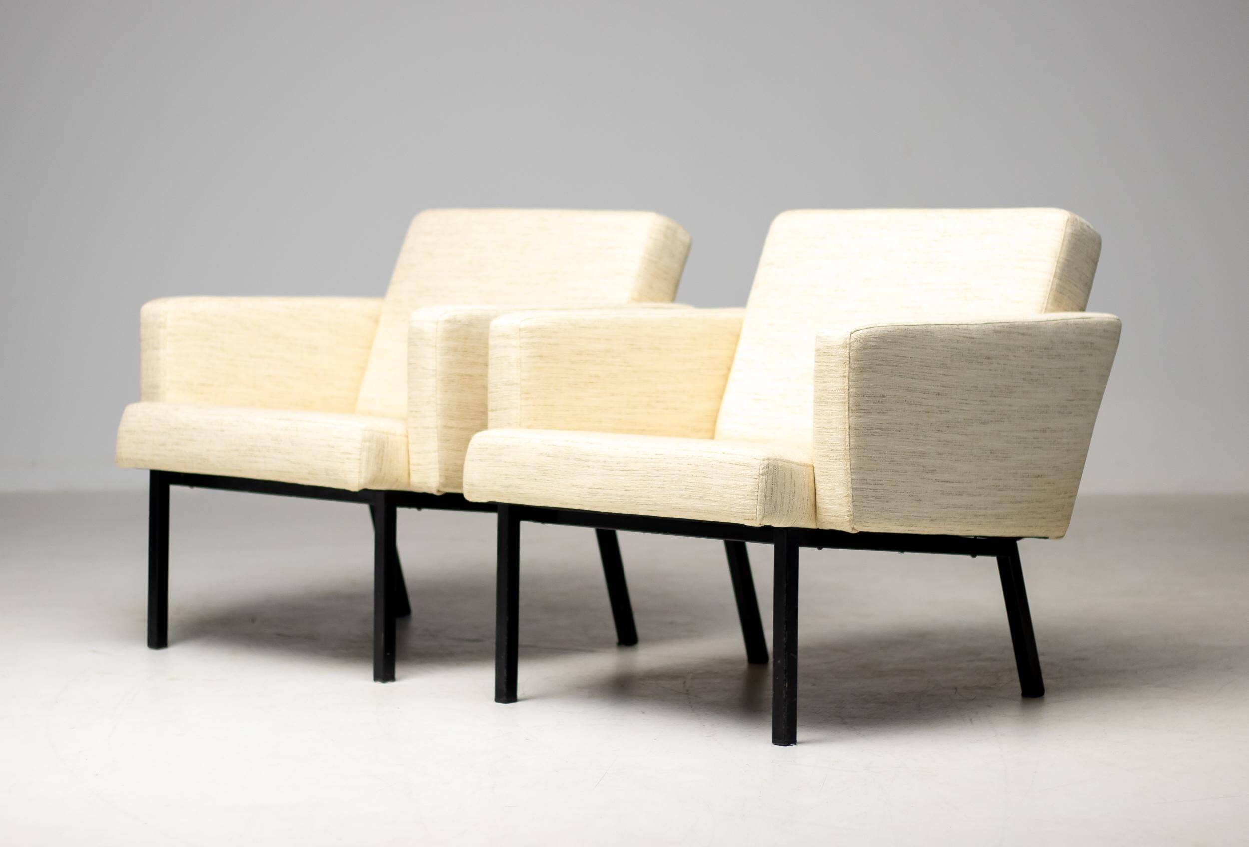 Pair of cream wool lounge chairs Martin Visser SZ48