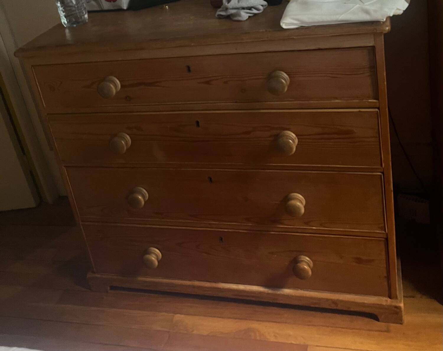Chest of drawers