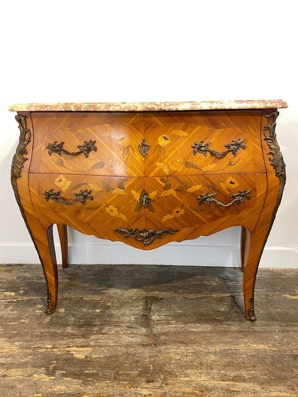 Louis XV curved commode, marble top, bronze fittings and marquetry.