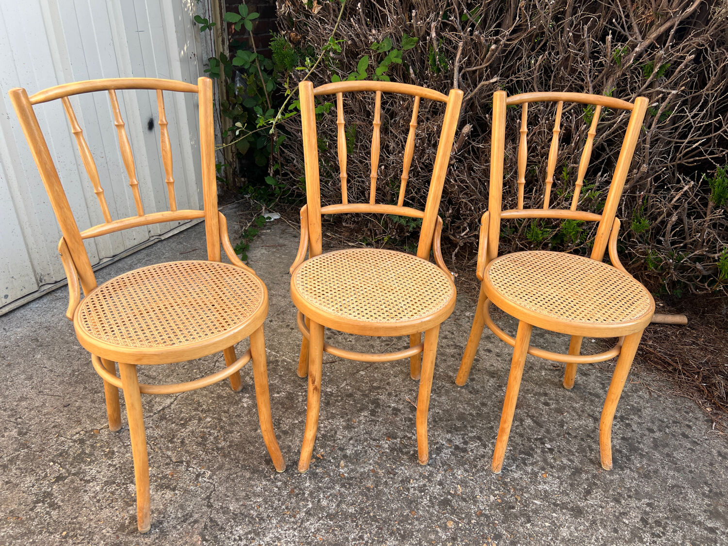 Set of 3 fluted bistro chairs