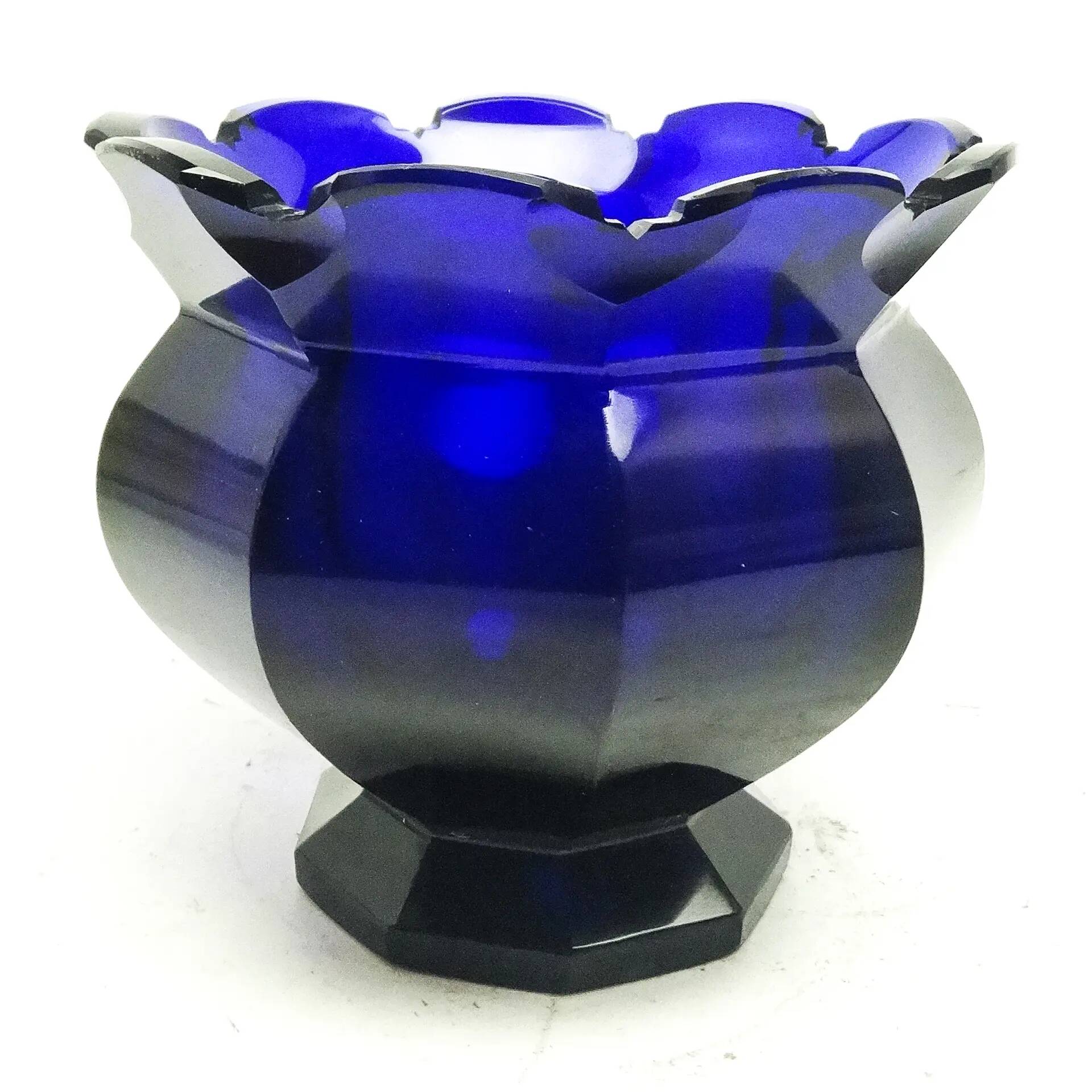 Vase Biedermeier, verre cobalt, République tchèque, 19e siècle