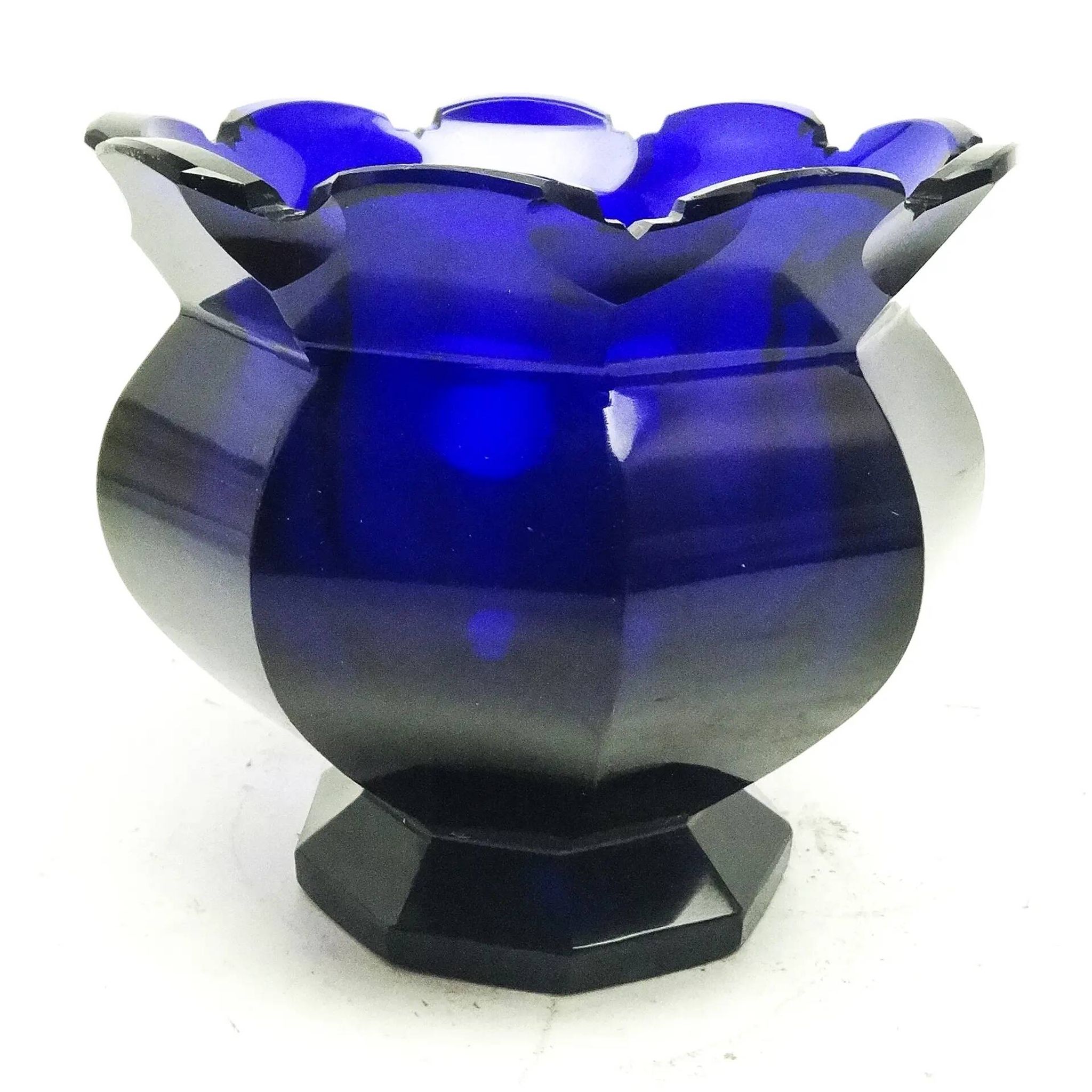 Vase Biedermeier, verre cobalt, République tchèque, 19e siècle