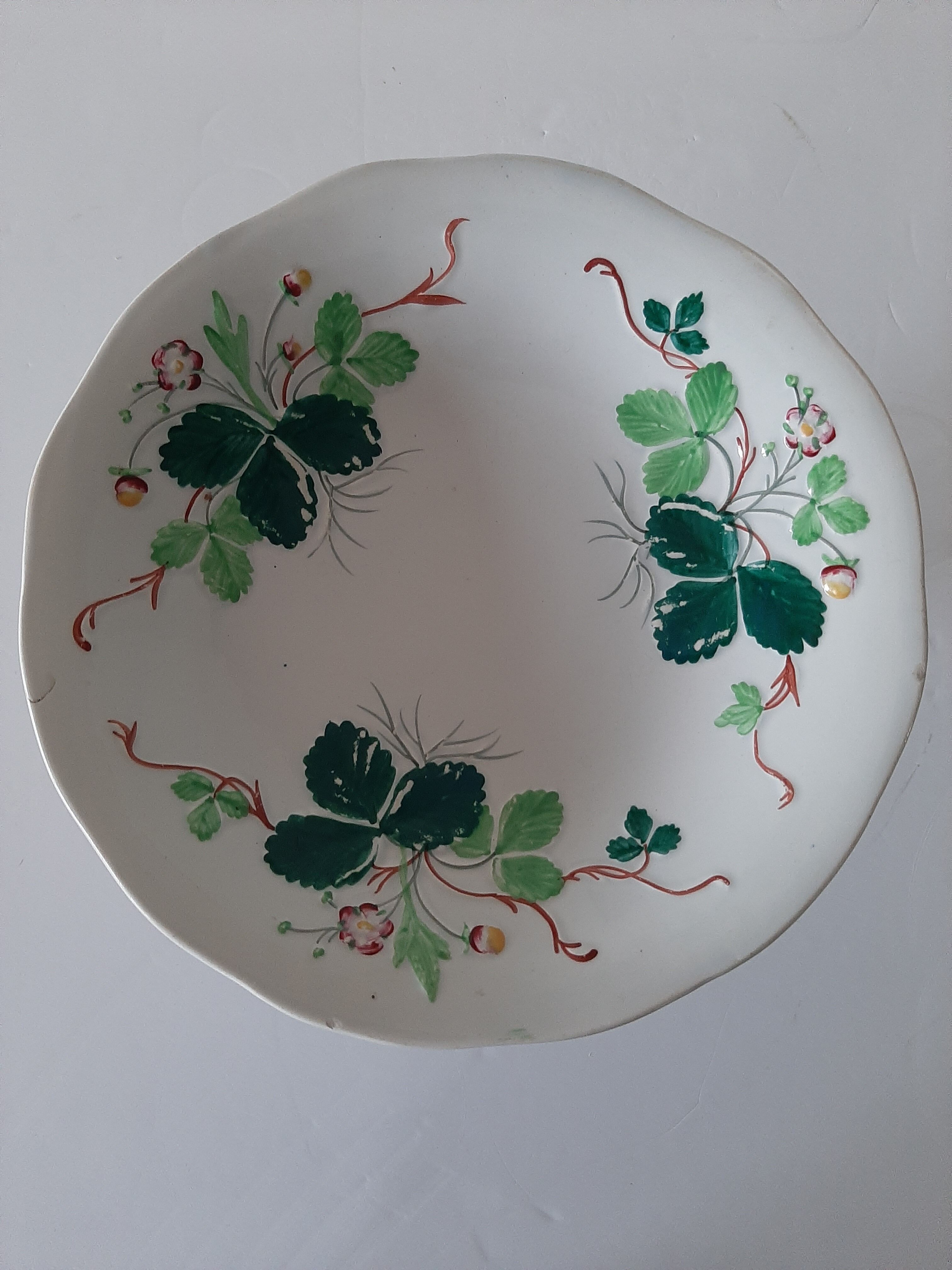 'Strawberry' compotier says Service George Sand, Creil and Montereau earthenware