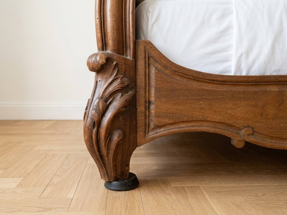 Antique Louis XV double bed in solid wood 140x190.