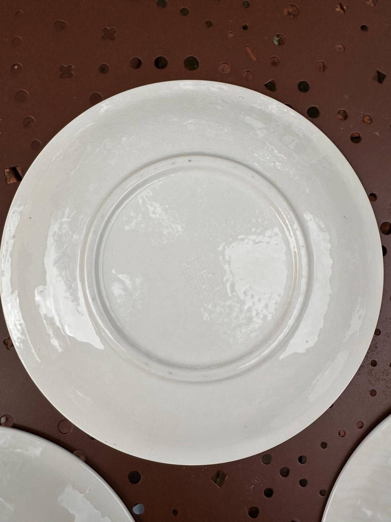 Gien earthenware plates with thistle decoration, set of 6.