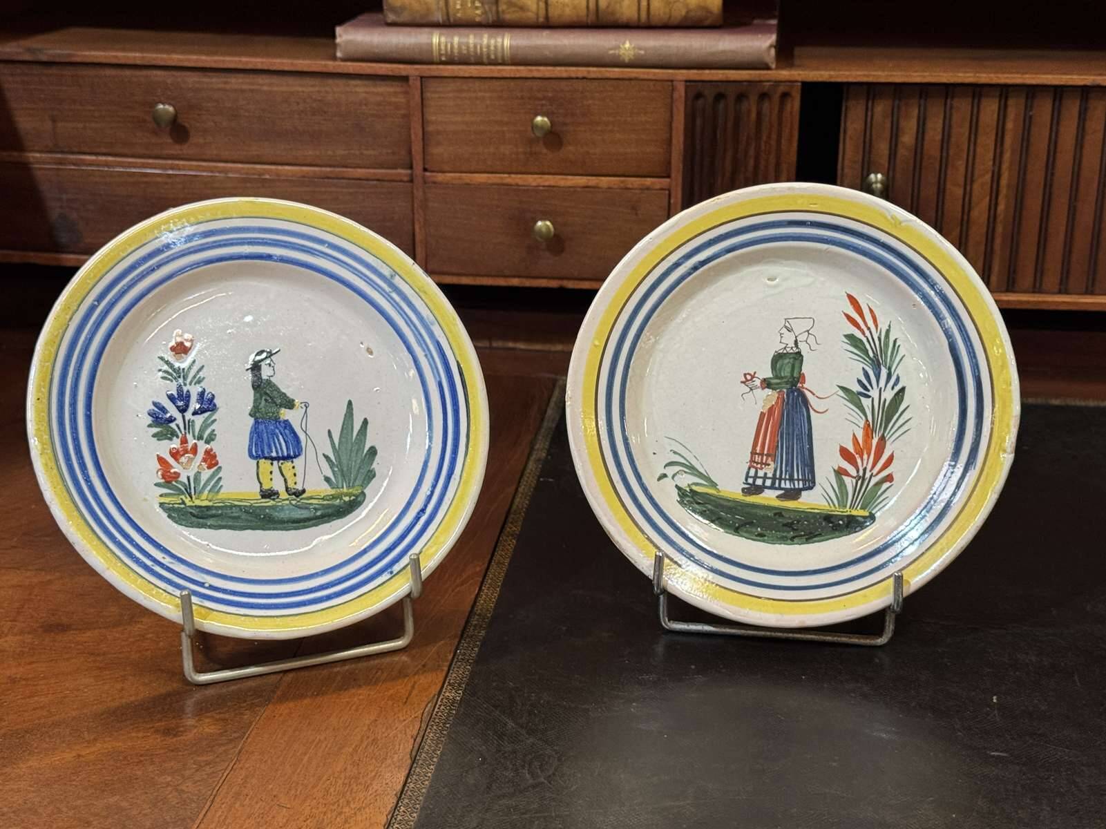 Pair of Quimper earthenware plates from the 1930s - D=17.5cm