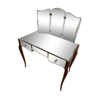 Coiffeuse recouverte en verre