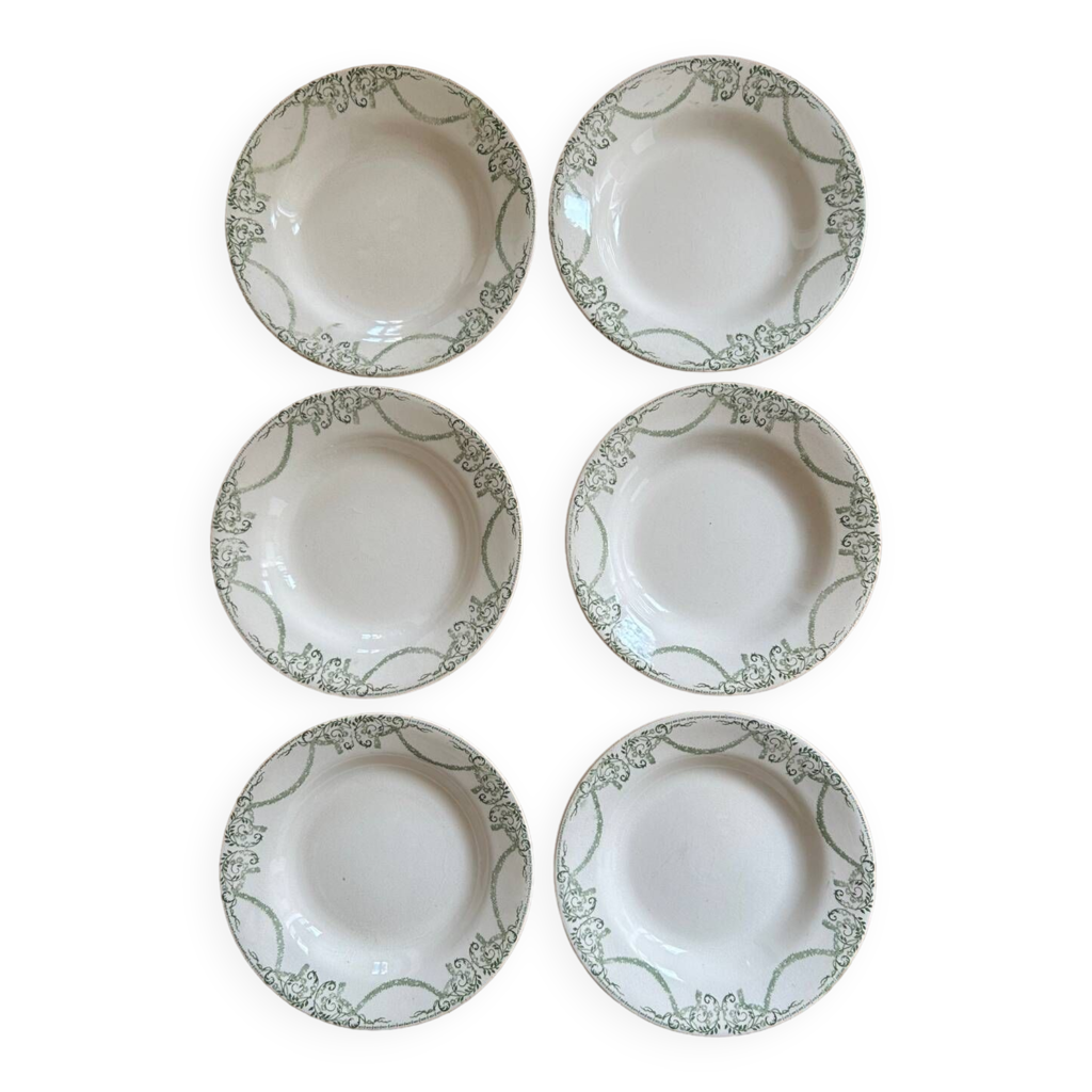 Série de 8 assiettes creuses - en porcelaine