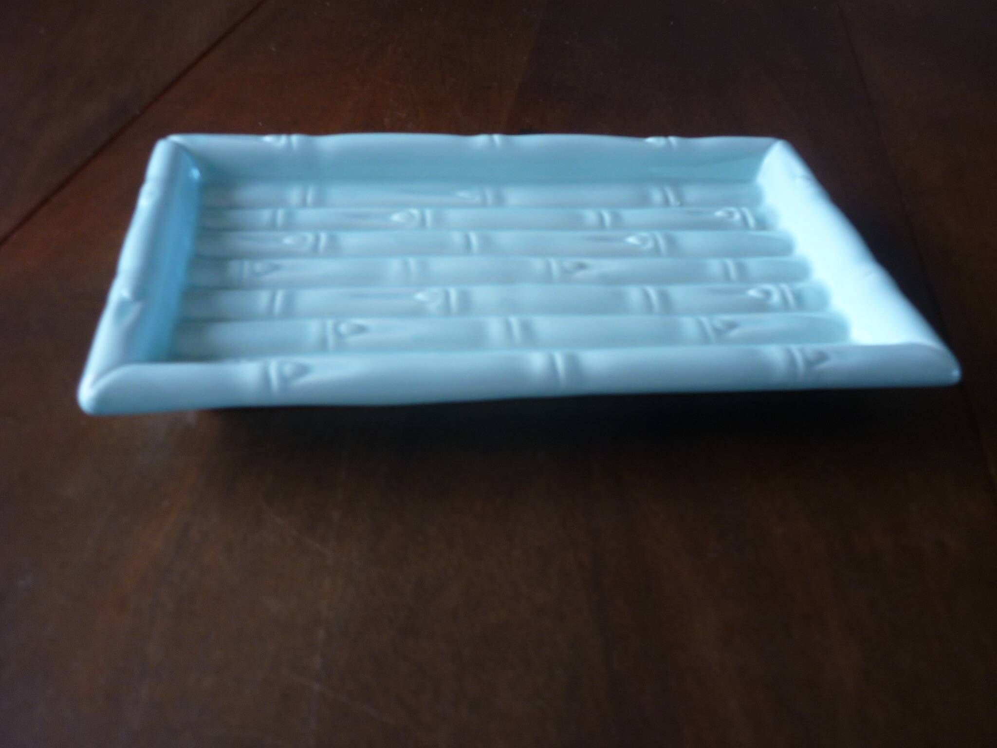 Blue bamboo imitation cake dish