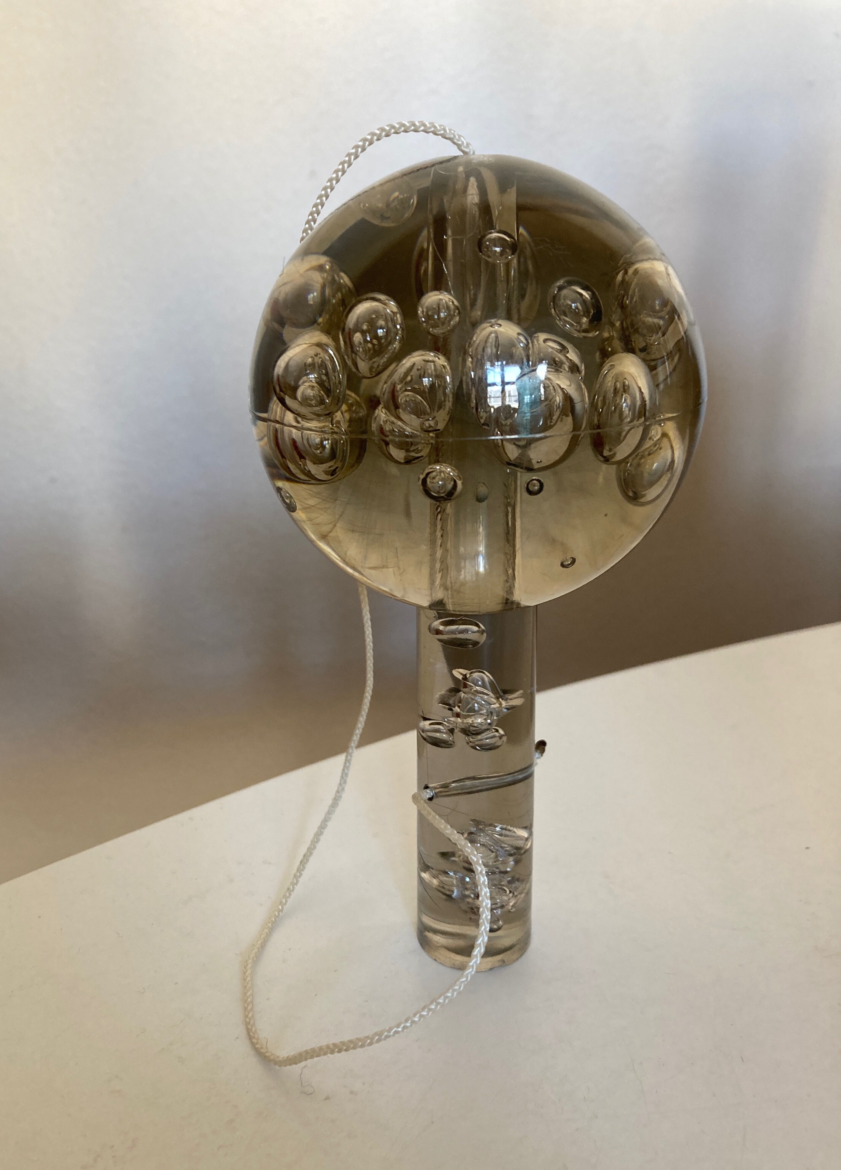 Bilboquet en plexiglas bullé space age 1970