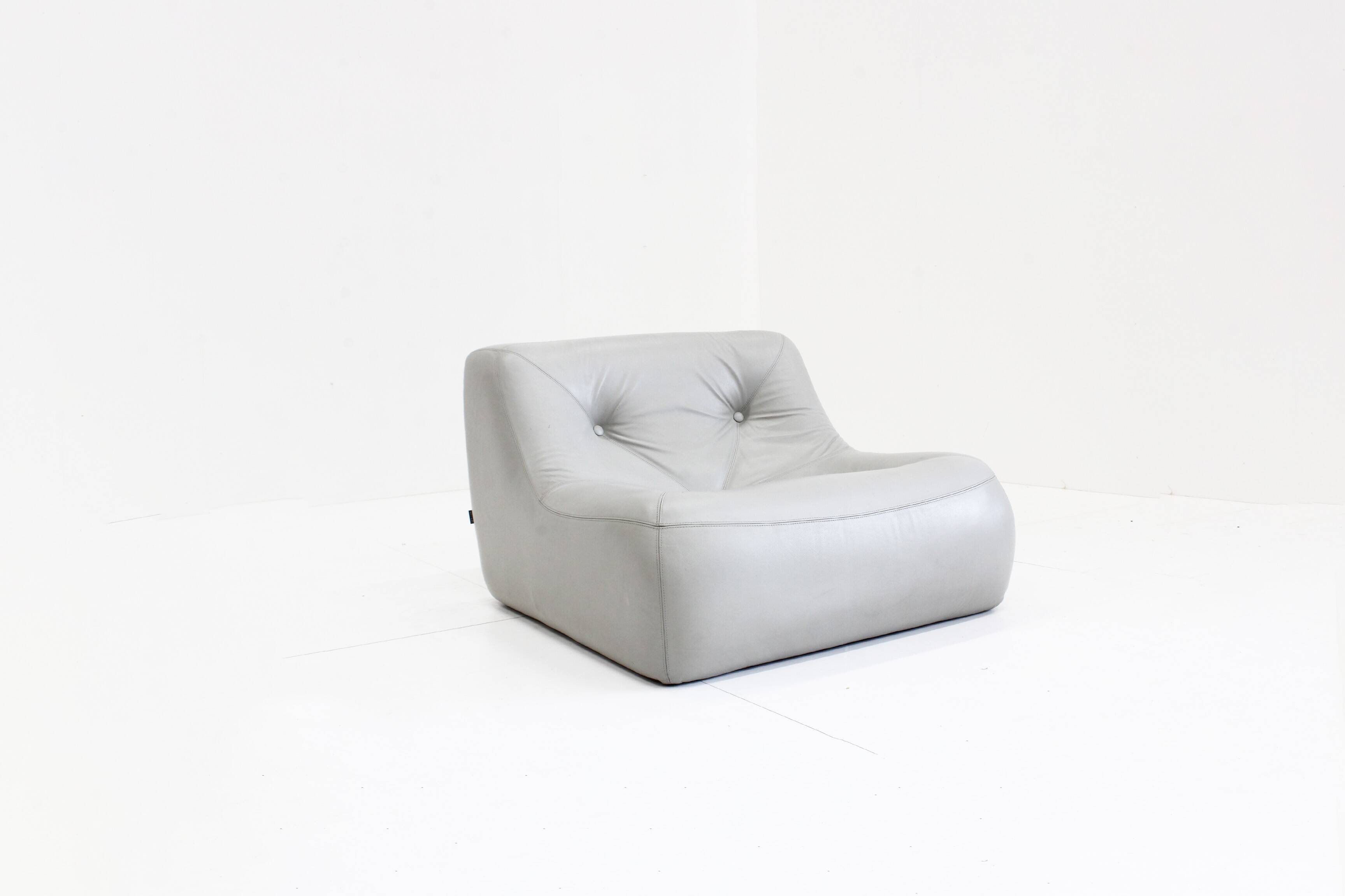 Fauteuil Kali en cuir gris de Michel Ducaroy pour Ligne Roset