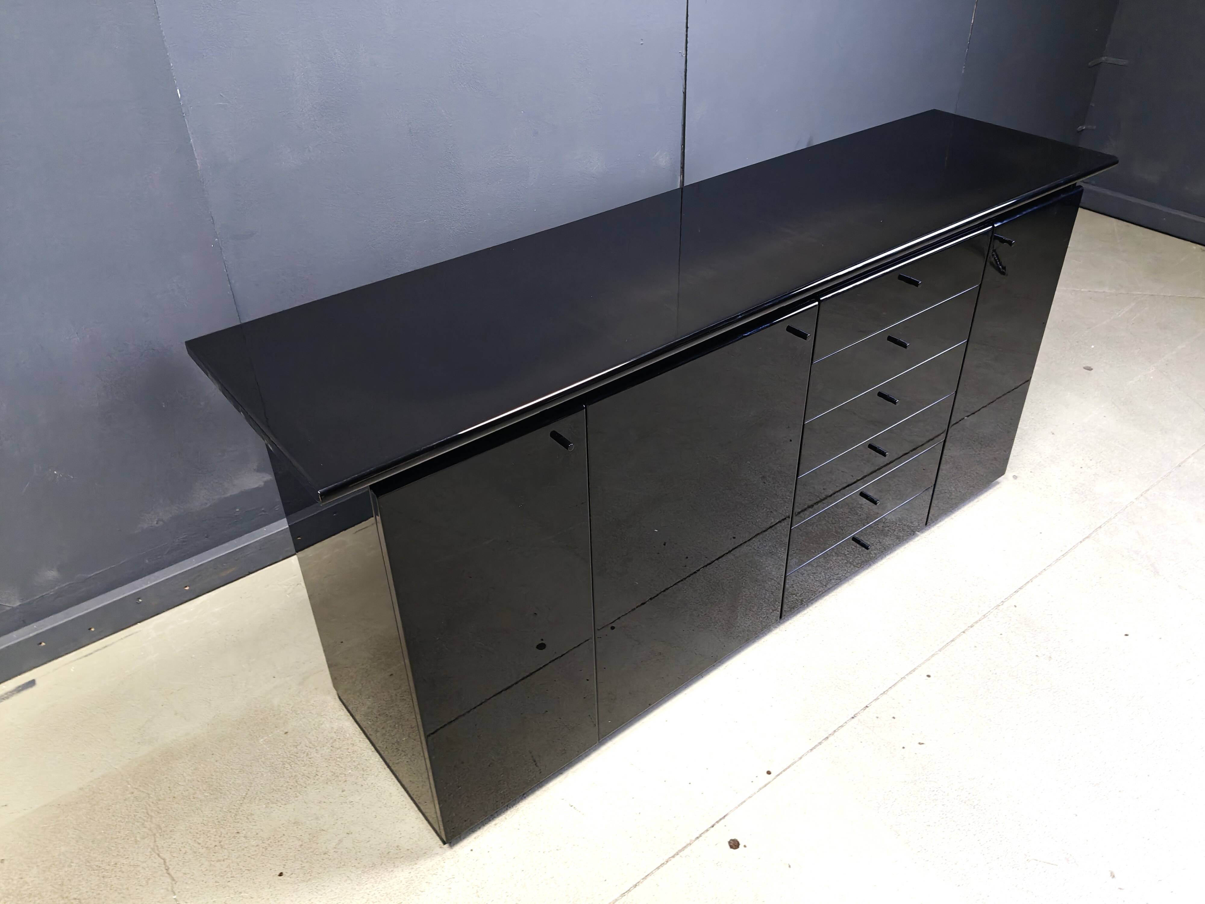 Vintage Italian Gloss sideboard, 1970s