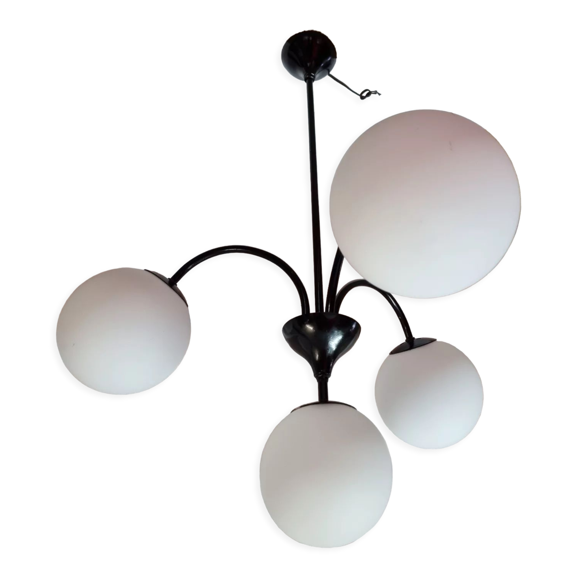 Lustre en laiton et opaline blanche