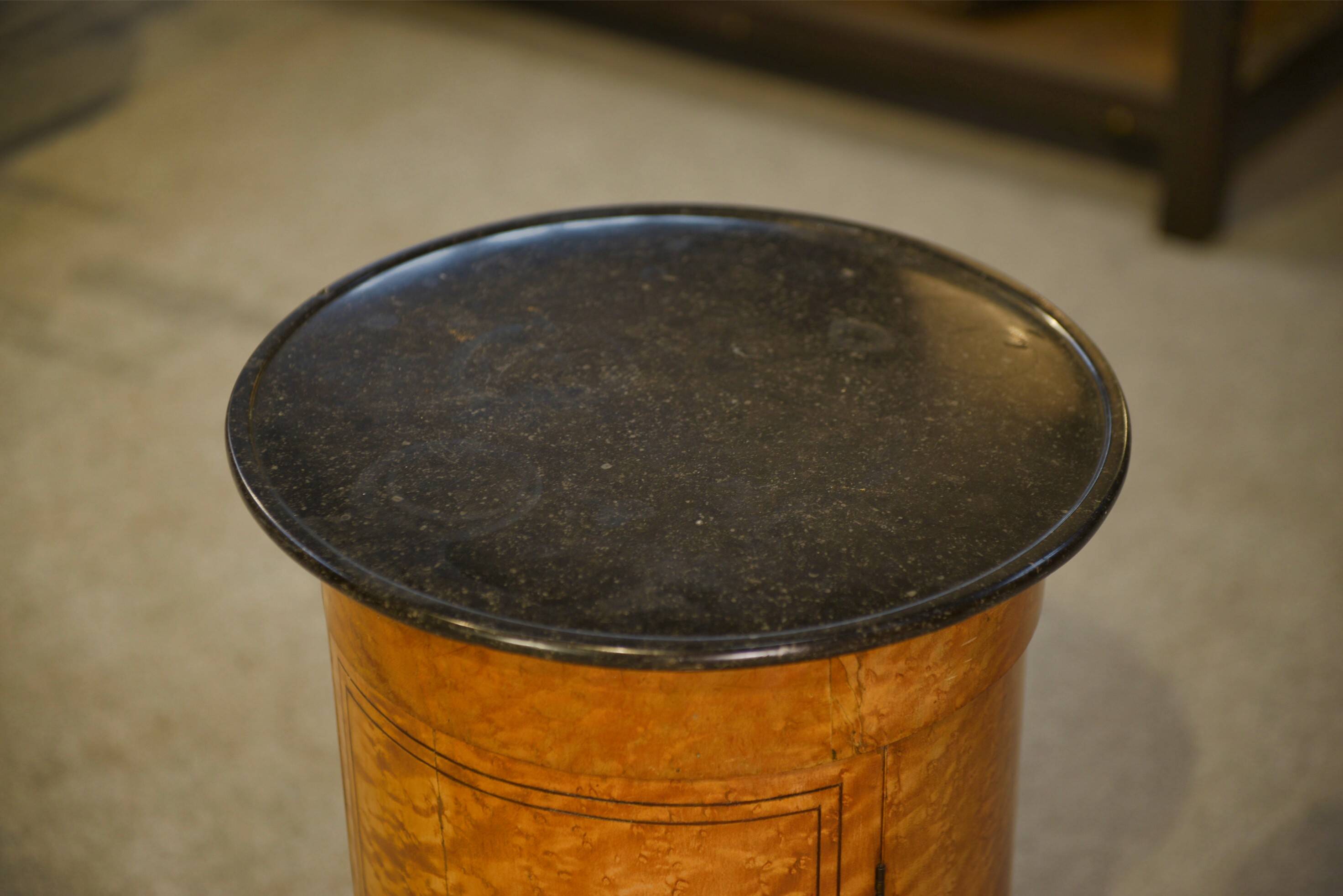 Empire gueridon in mottled maple with a blue stone top, 19th century.