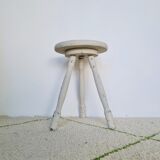 Tripod stool in wood