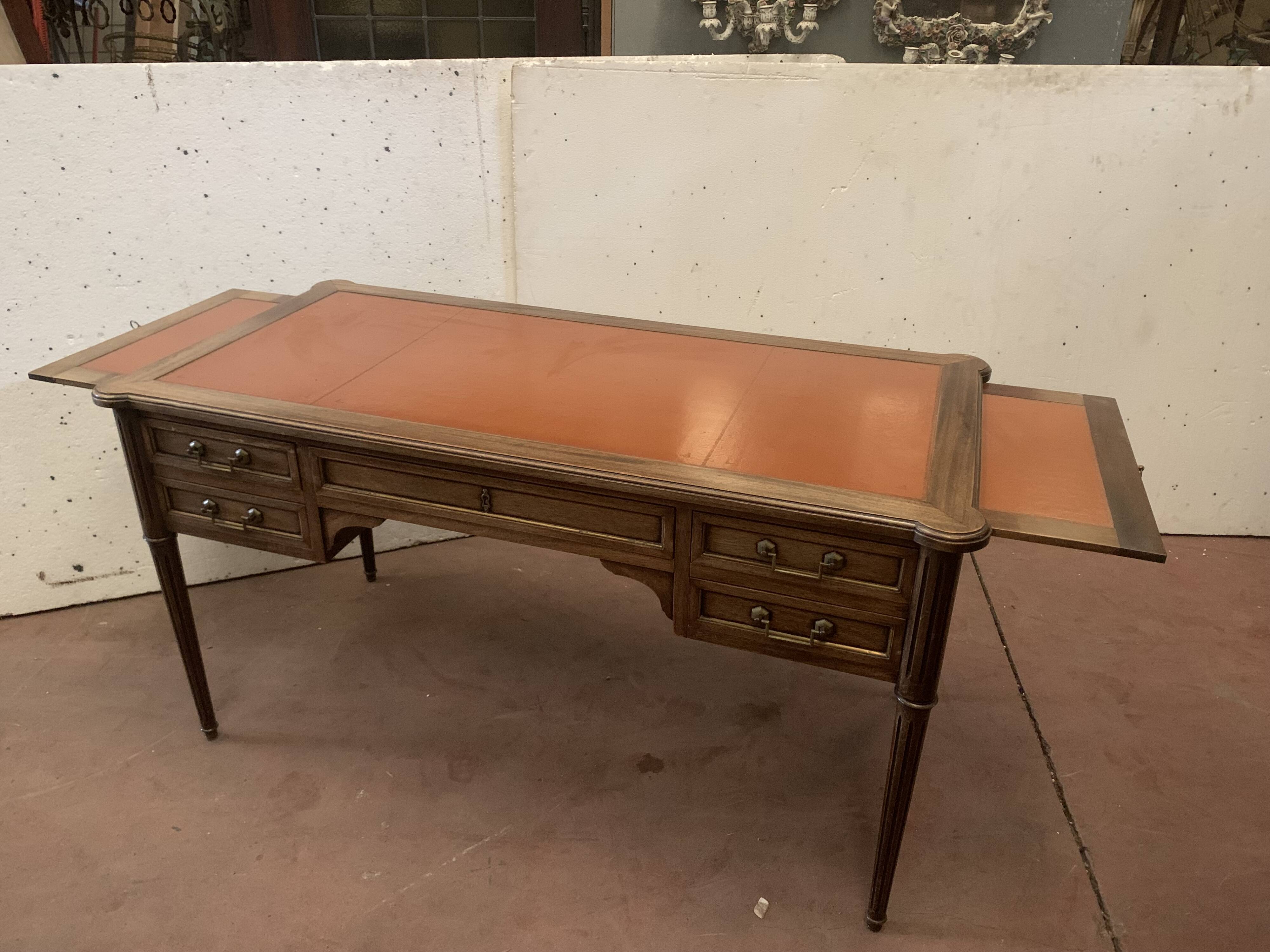 Louis XVI style flat desk in mahogany top of fawn leather XX century