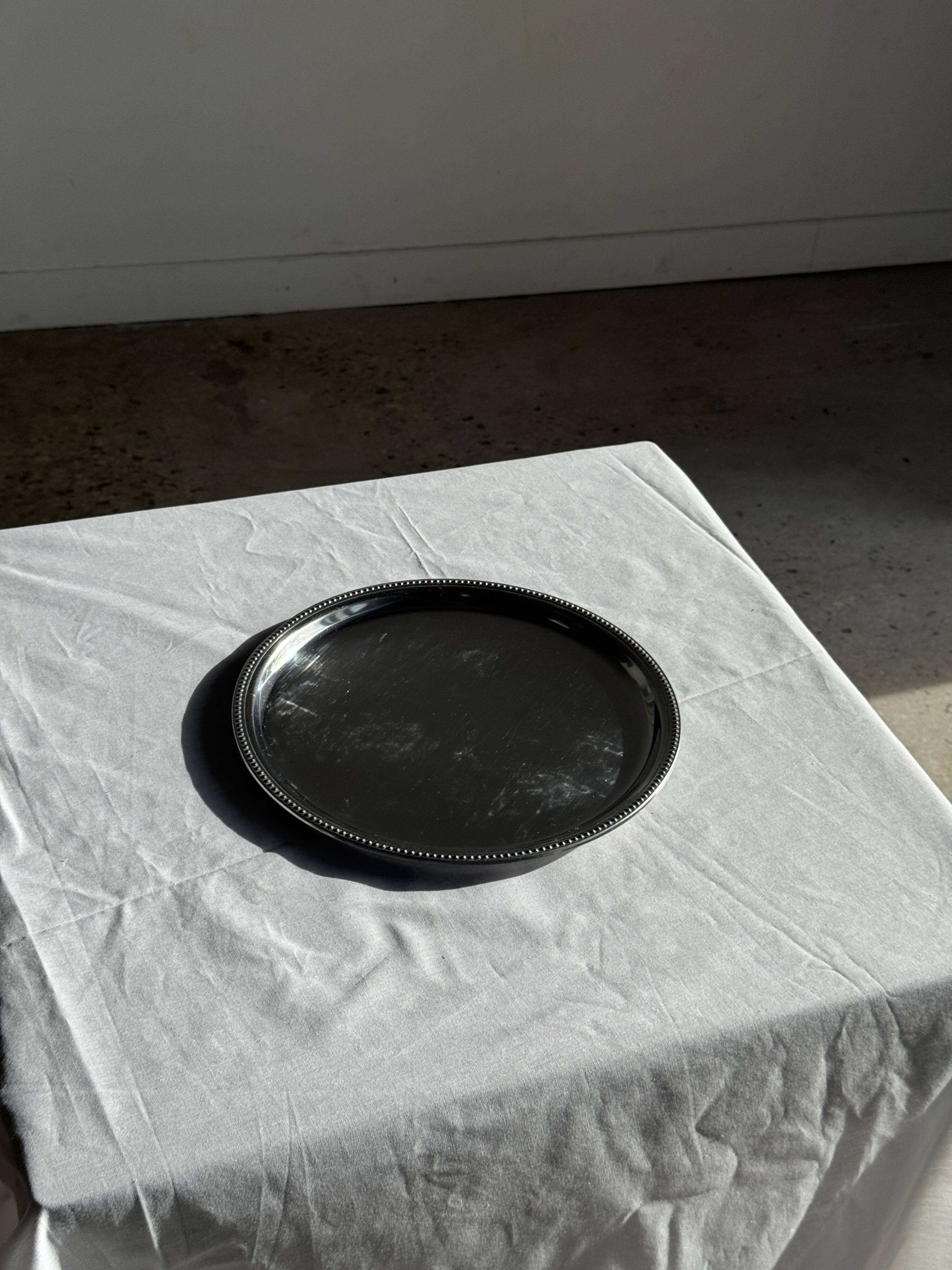 Vintage circular plate with pearl stripe D27