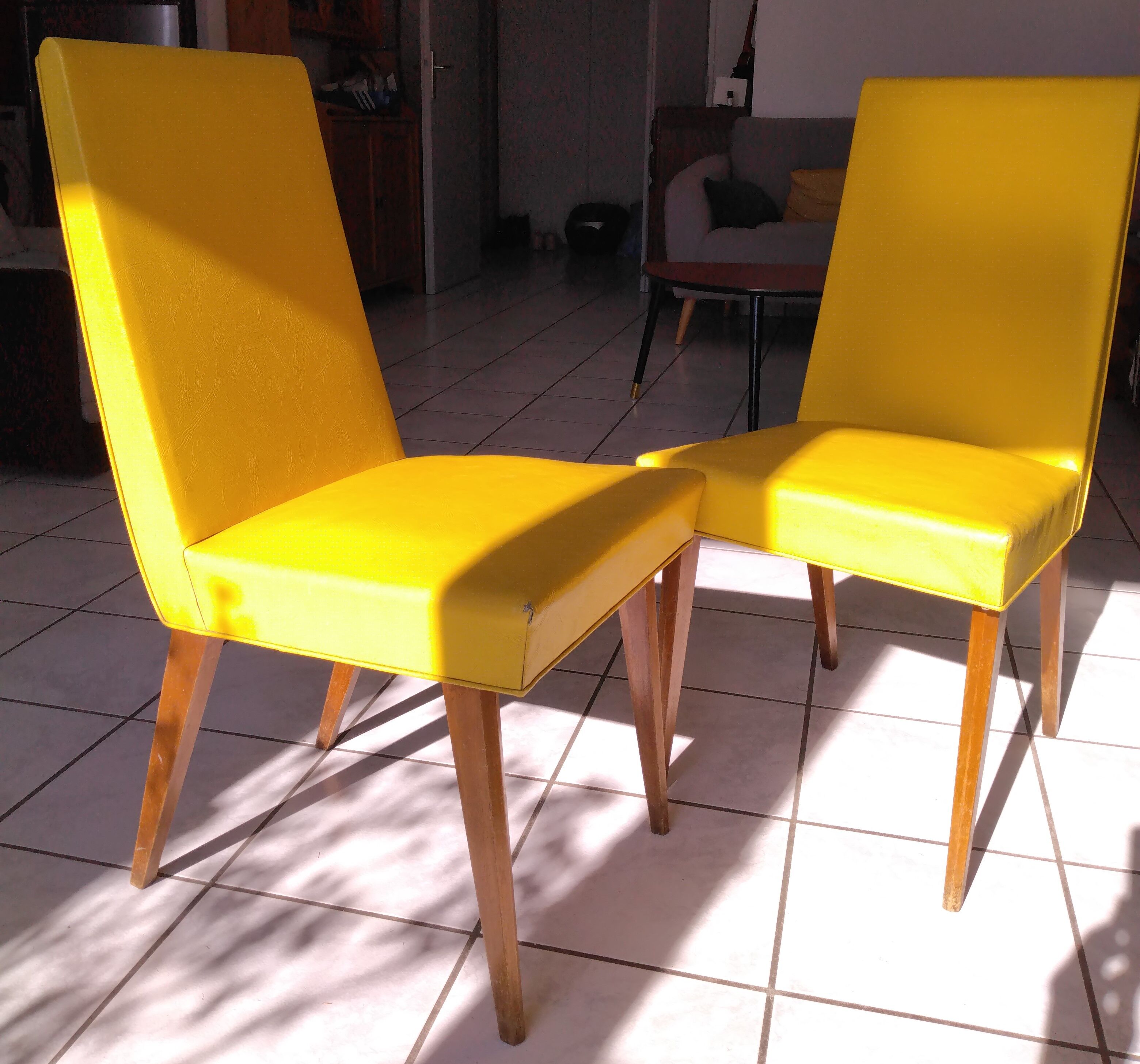 Pair of yellow chairs skaï yellow 60s