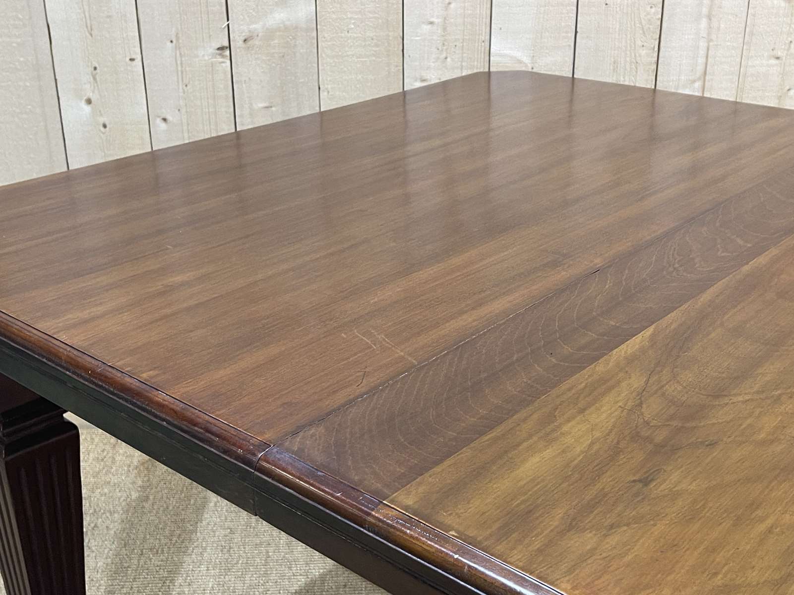 English mahogany table from the 1930s with an extension