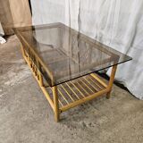 Table basse en rotin dessus verre fumé 1970