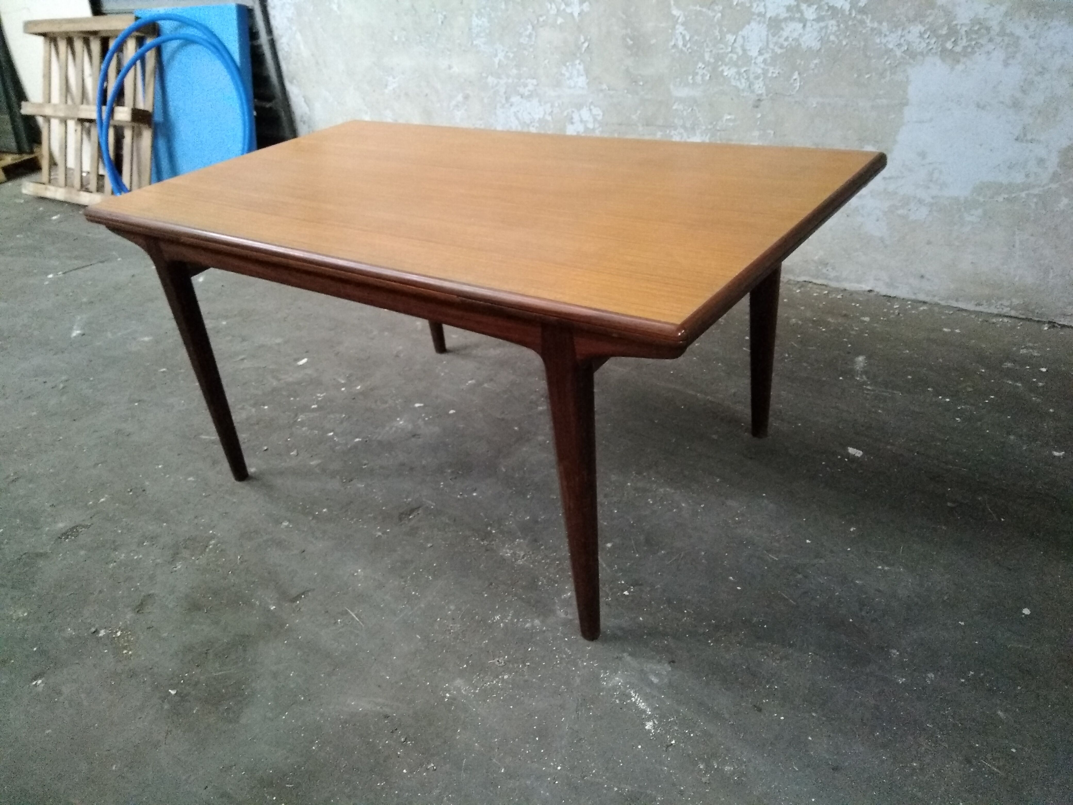 Scandinavian with extension dining table