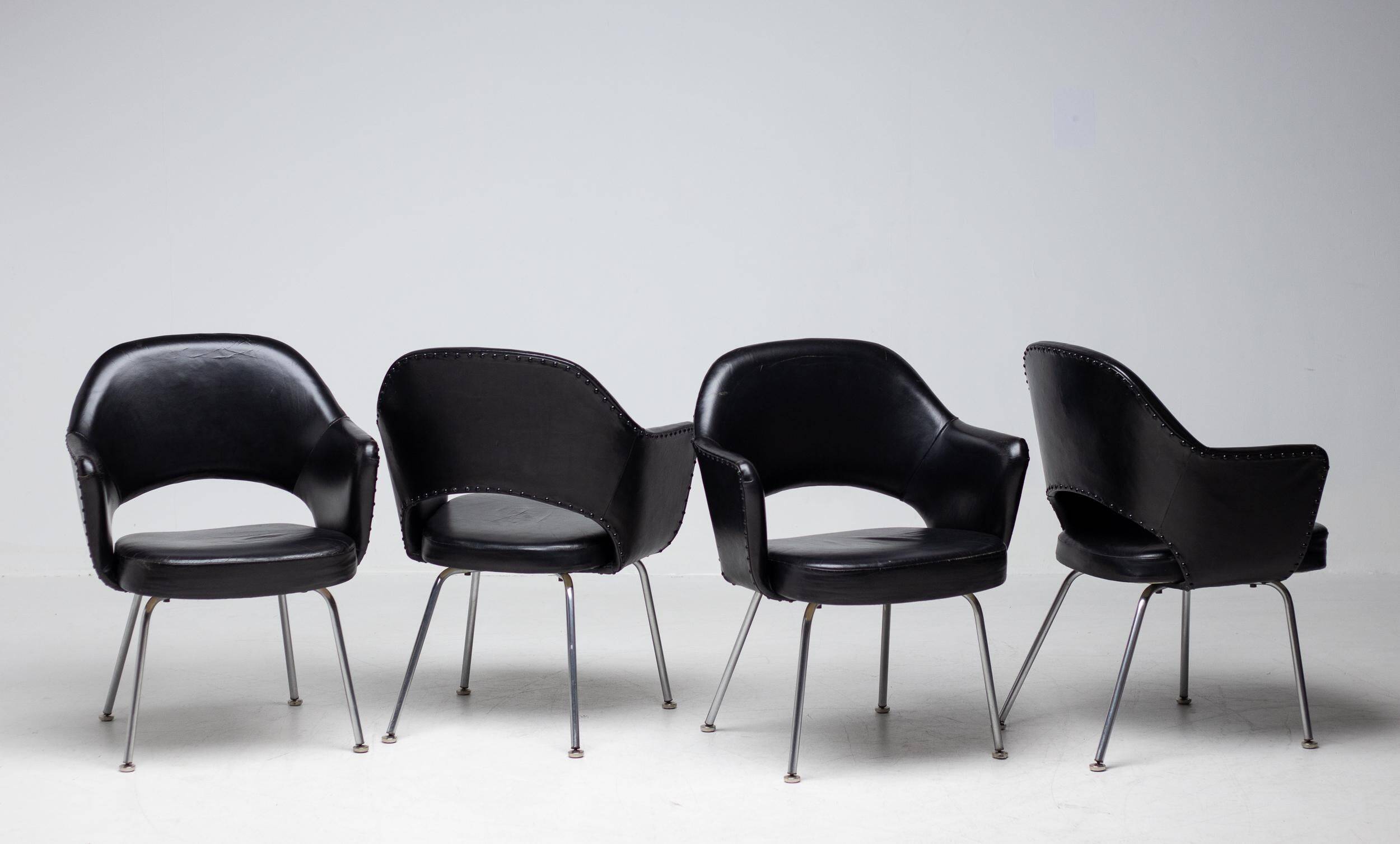 Set of 4 Saarinen executive chairs for Knoll in original black leather.