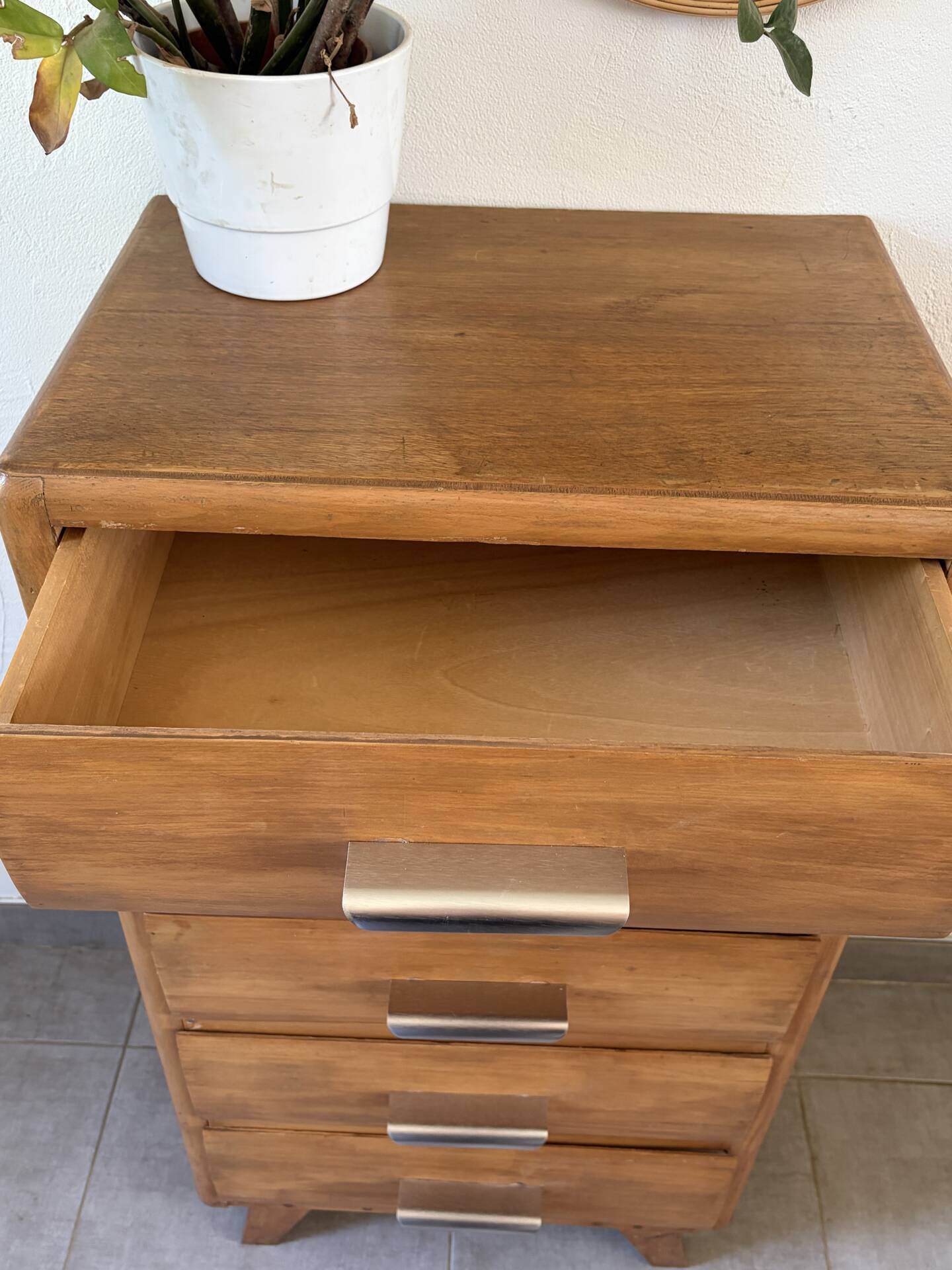 Vintage chest of drawers/commode from the 1960s.