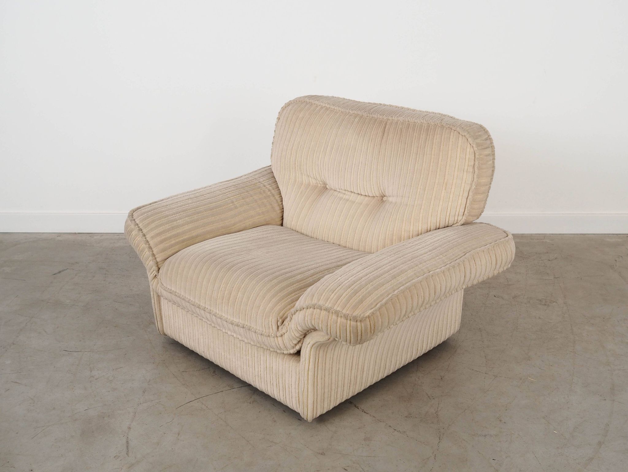 Fauteuil crème Soffio, design italien, années 1970, fabriqué par Doimo.